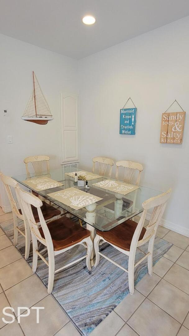 Beach & Palms condo