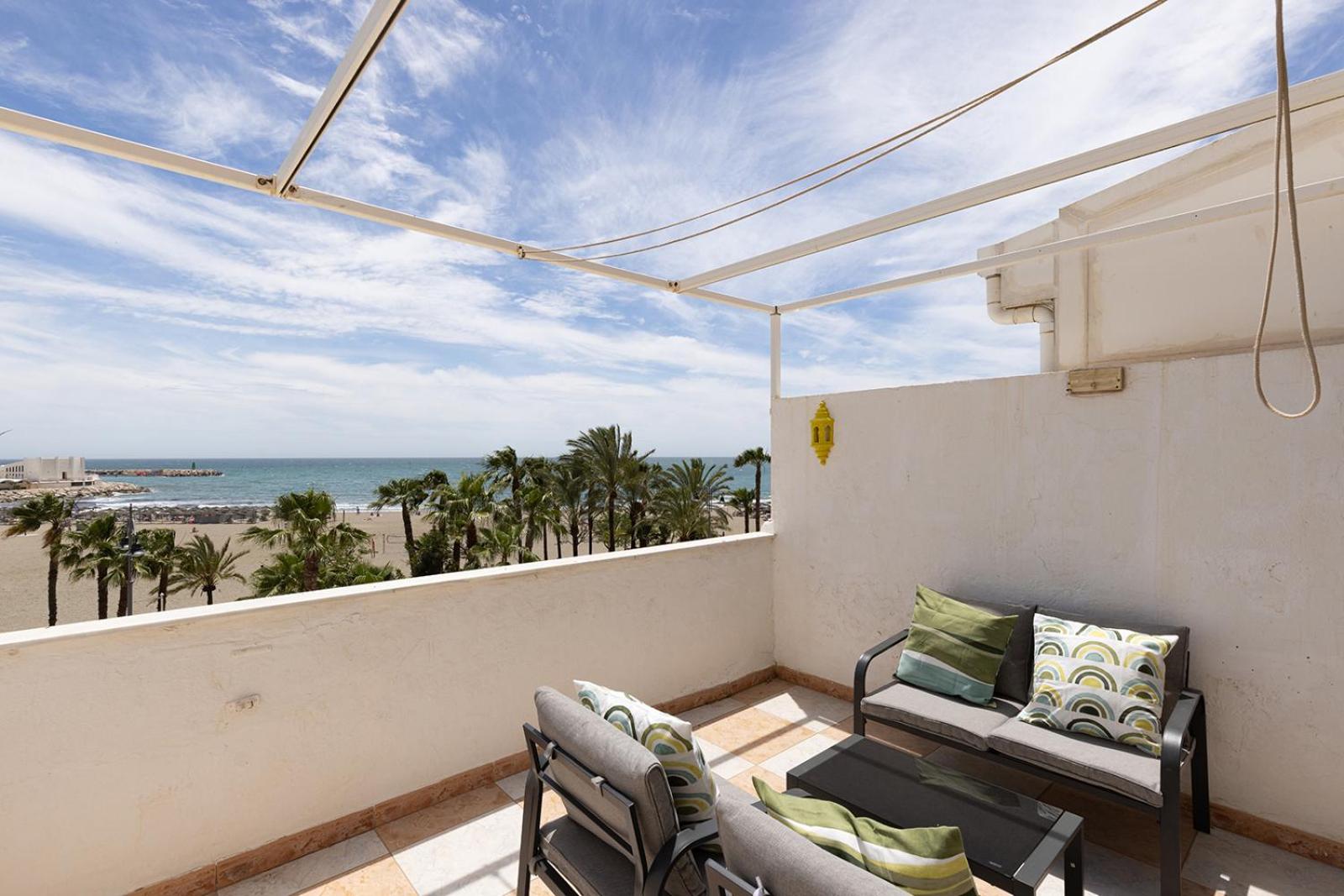 008 Plaza Ole Beachfront Apartment with Sea Views and Beach Access view 3