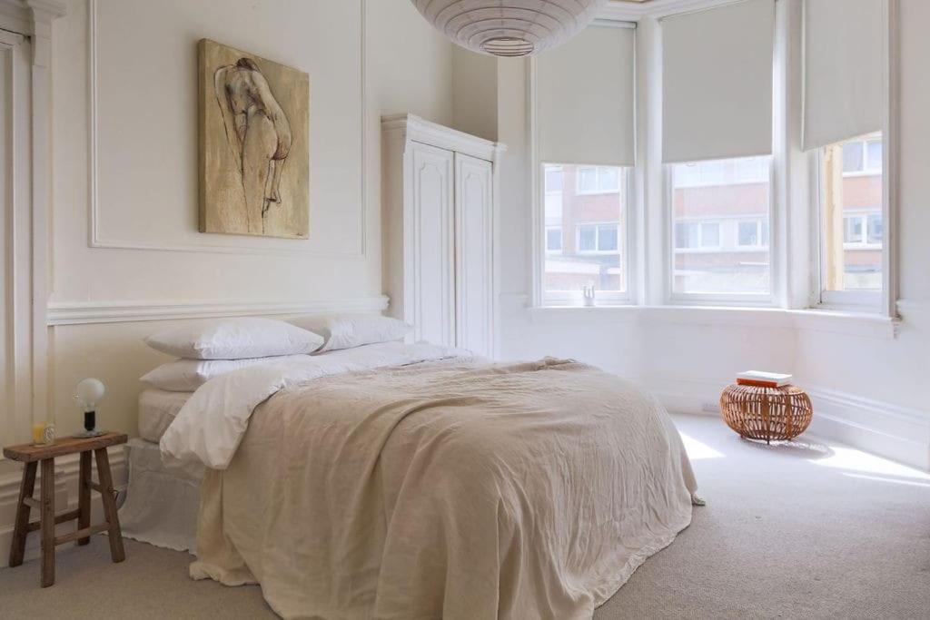 Stylish Mansion Apartment - Seaviews - Hove FREE PARKING view 4