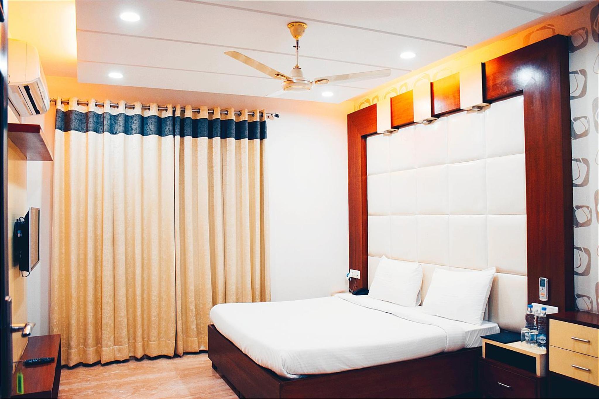 When In Gurgaon - 2 BHK MEDANTA MEDICITY 3 Mins Drive, FORTIS 5 Mins Drive view 4
