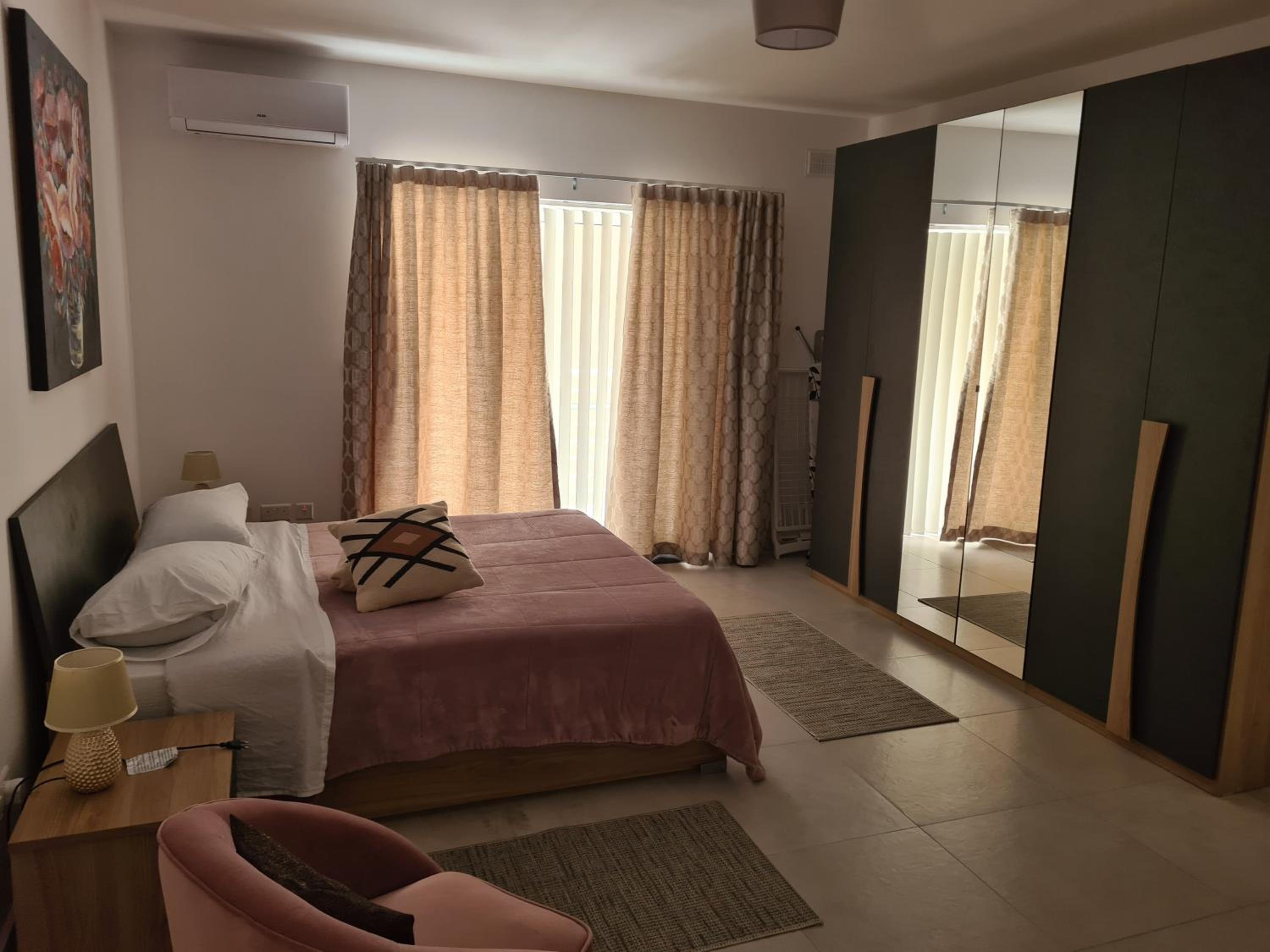 Modern-Studio apartment in Qawra Malta photo 2