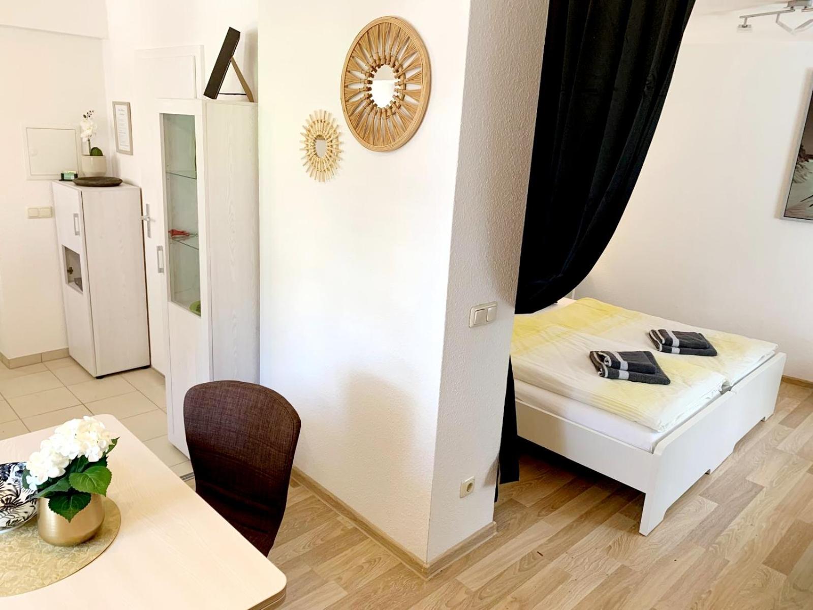 Moderne Ferienwohnung,Sauna im Haus, Parkplatz Hunde willkommen, nahe Schloss, Waldeisenbahn, Hermansbad, UNESCO Geopark, nahe polnischer Markt, Top Lage f