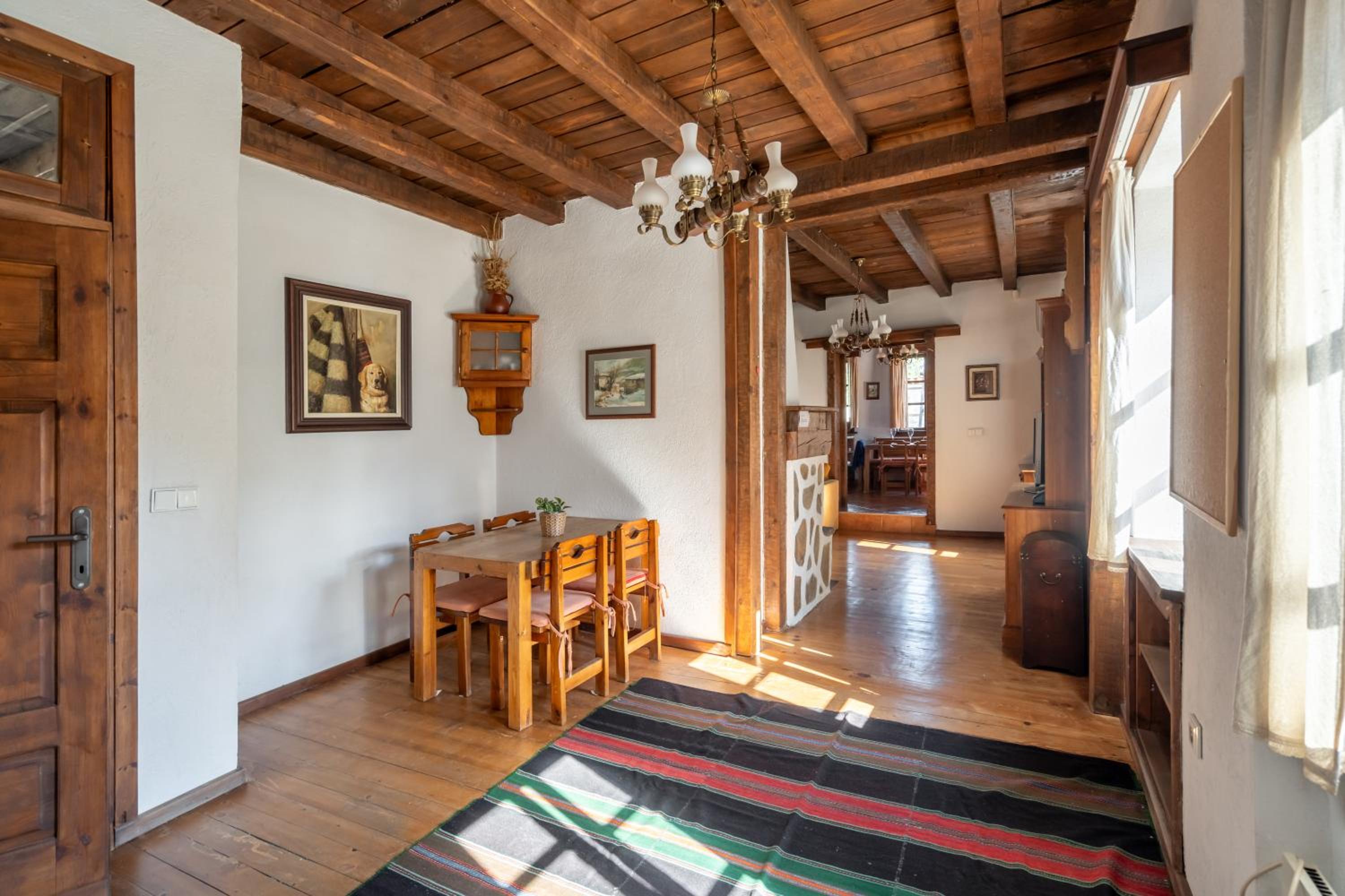 Chalet White Fang