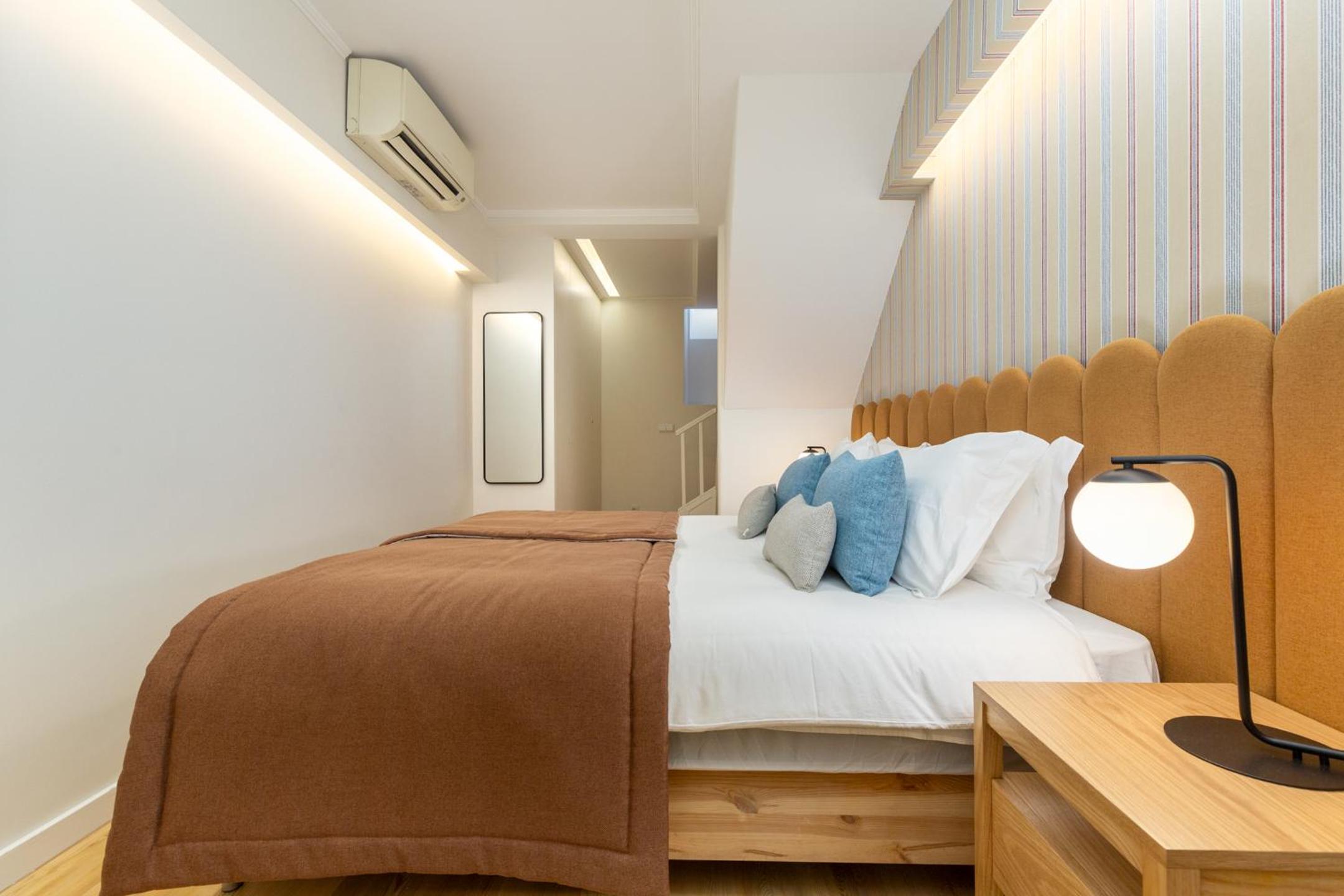 Designer Retreat- Newly remodelled 1 bedroom apt view 3