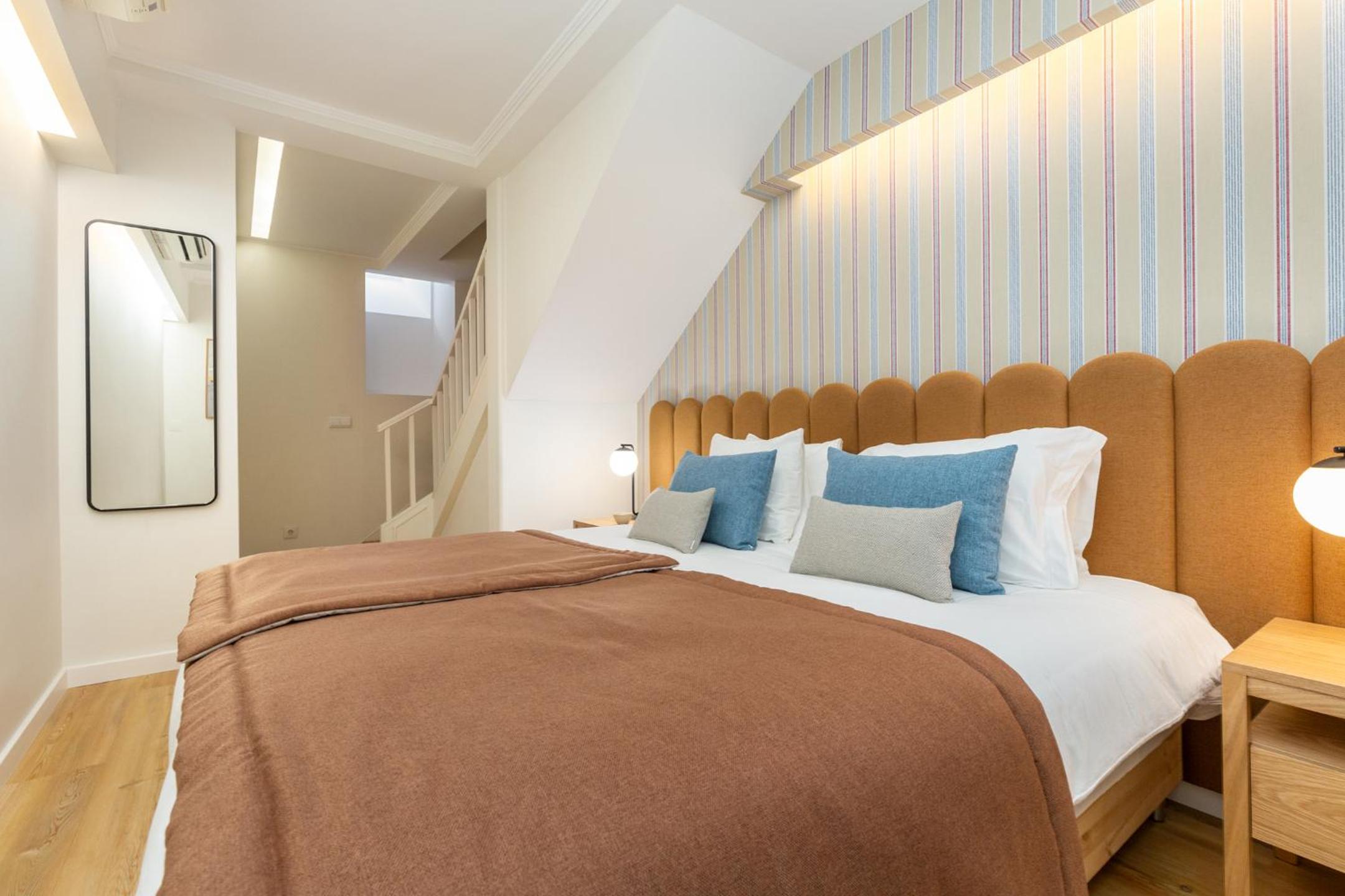 Designer Retreat- Newly remodelled 1 bedroom apt view 4