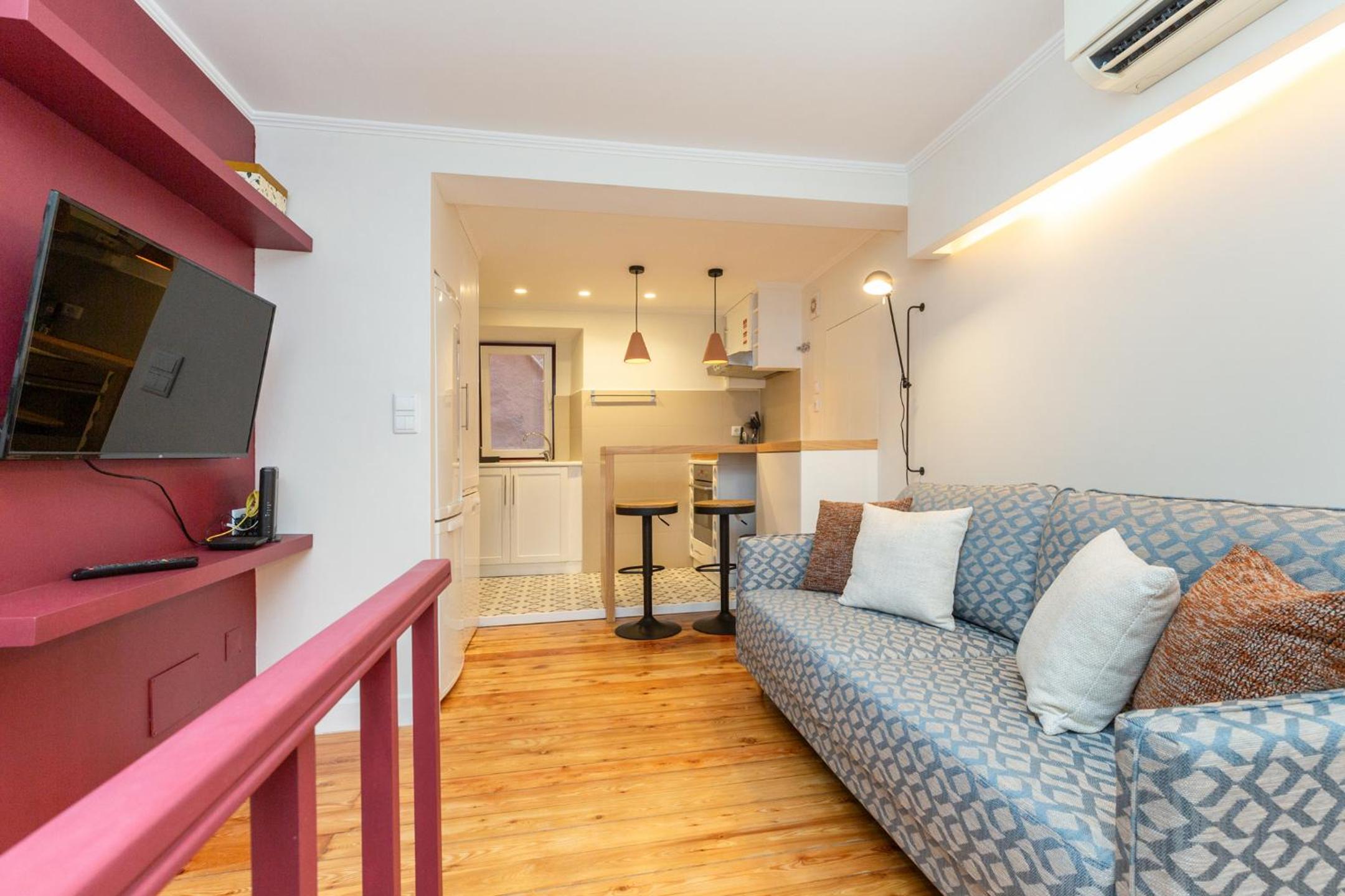 Designer Retreat- Newly remodelled 1 bedroom apt view 5