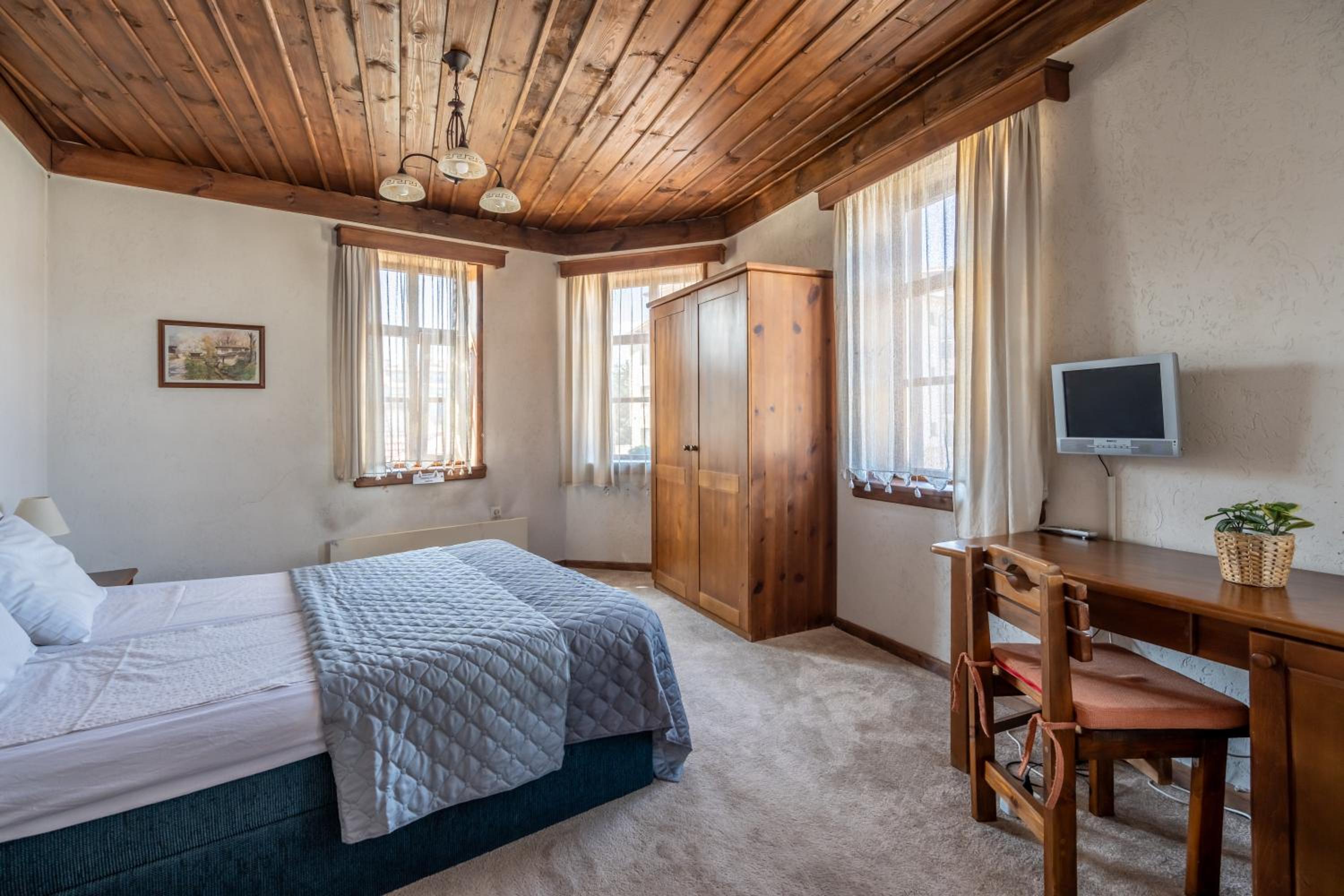 Chalet White Fang