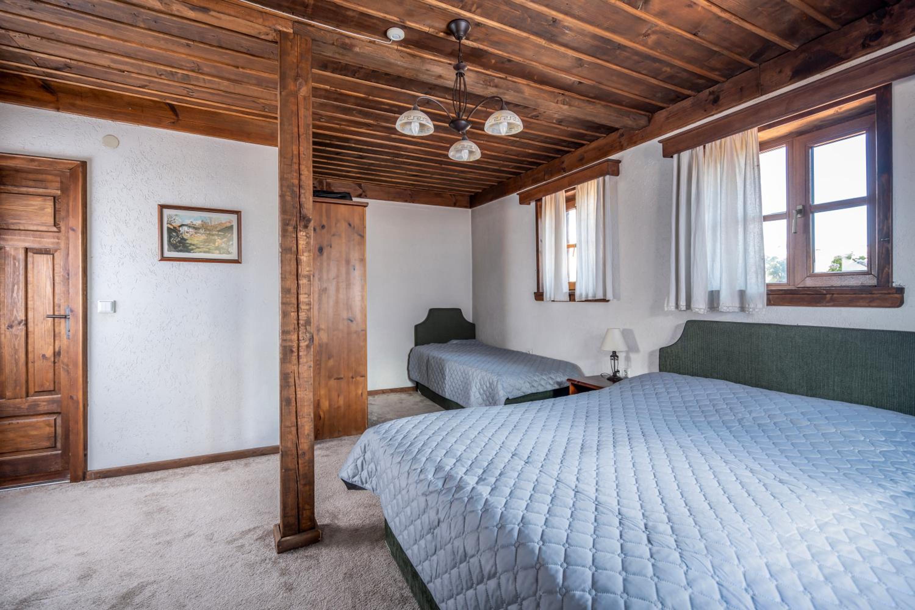 Chalet White Fang
