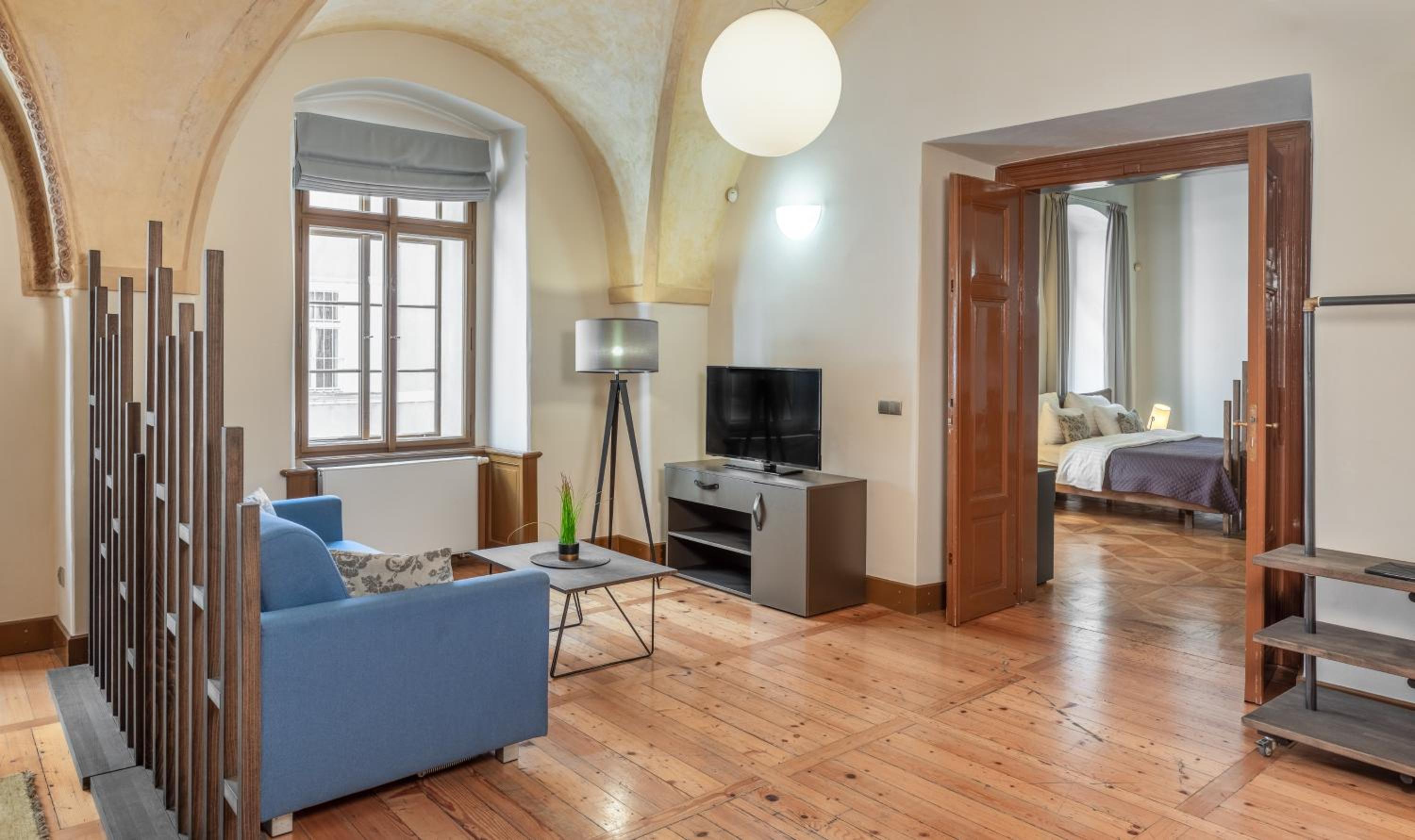 3 Epoques Apartments by Adrez