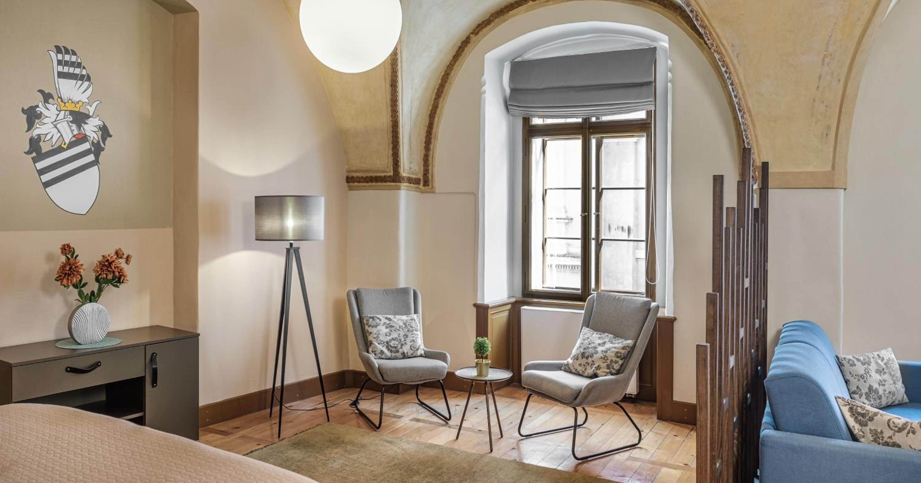 3 Epoques Apartments by Adrez