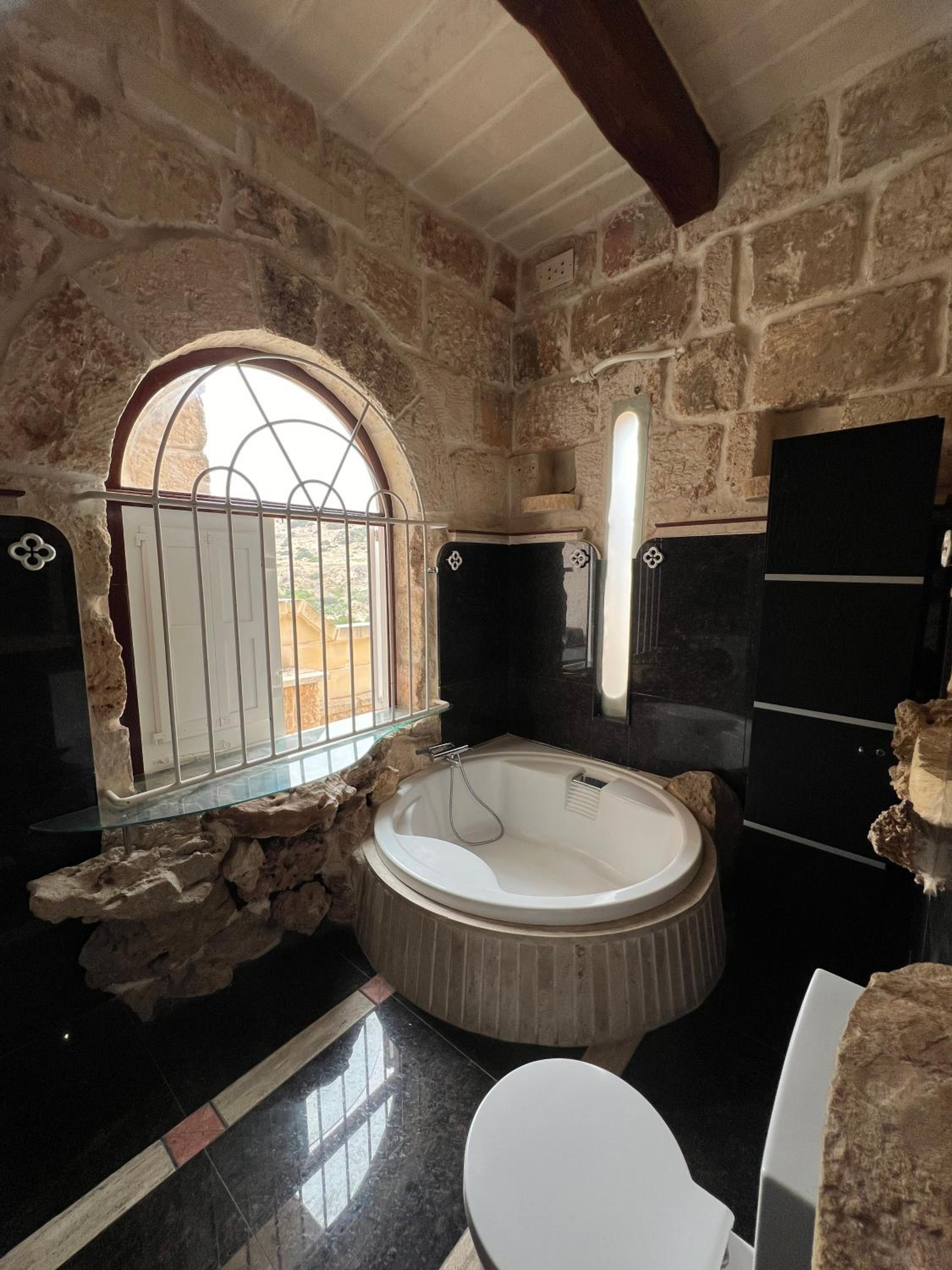 Traditional Maltese Home by MA Properties photo 5