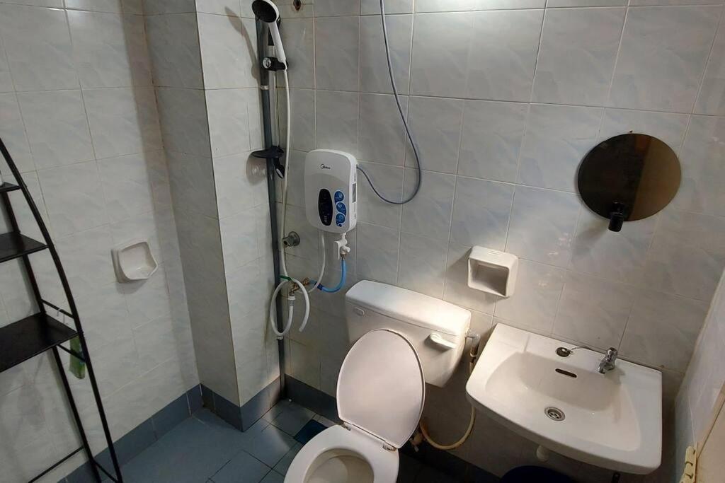 KLIA Minimalist Gr Fl Villa w free park & TV photo 2