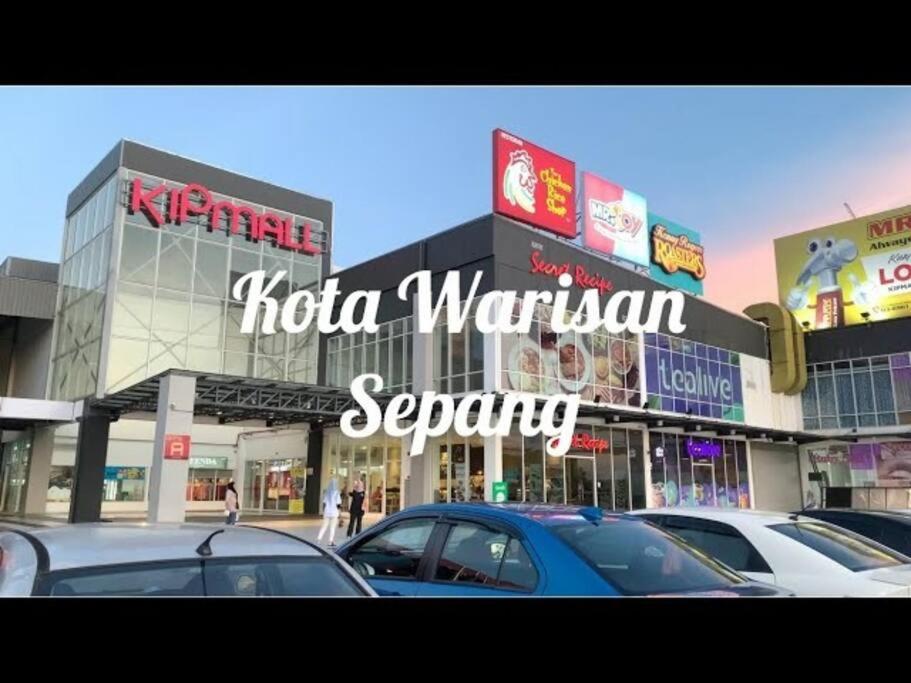 KLIA Minimalist Gr Fl Villa w free park & TV