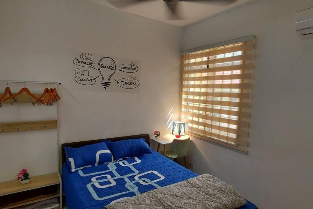 KLIA Minimalist Gr Fl Villa w free park & TV