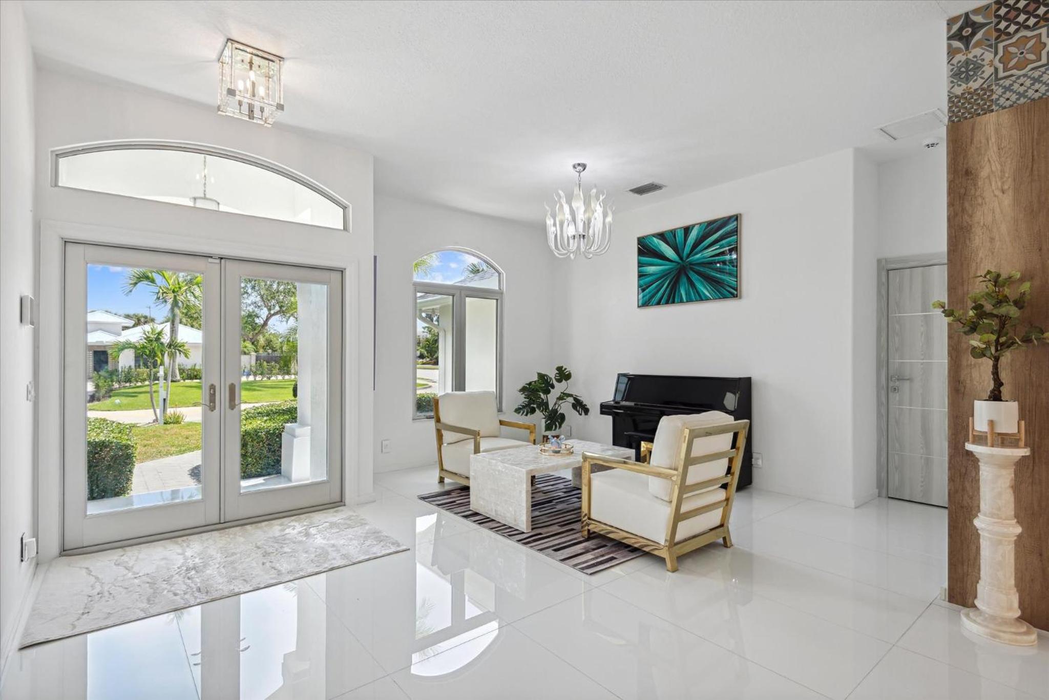 Luxury Modern Waterfront House in BEST Location! King Bed Suite & Close to Beach view 3