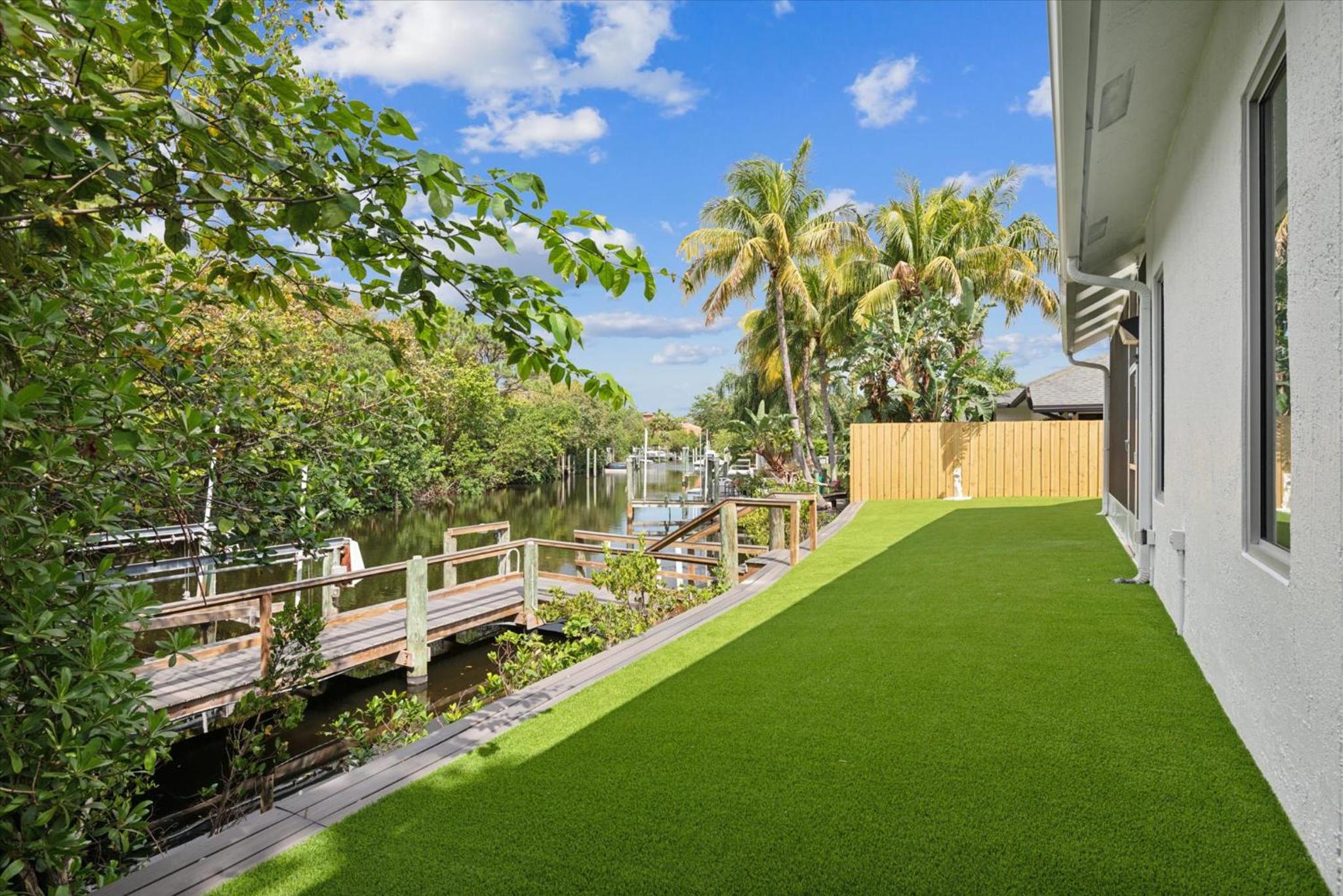 Luxury Modern Waterfront House in BEST Location! King Bed Suite & Close to Beach view 2