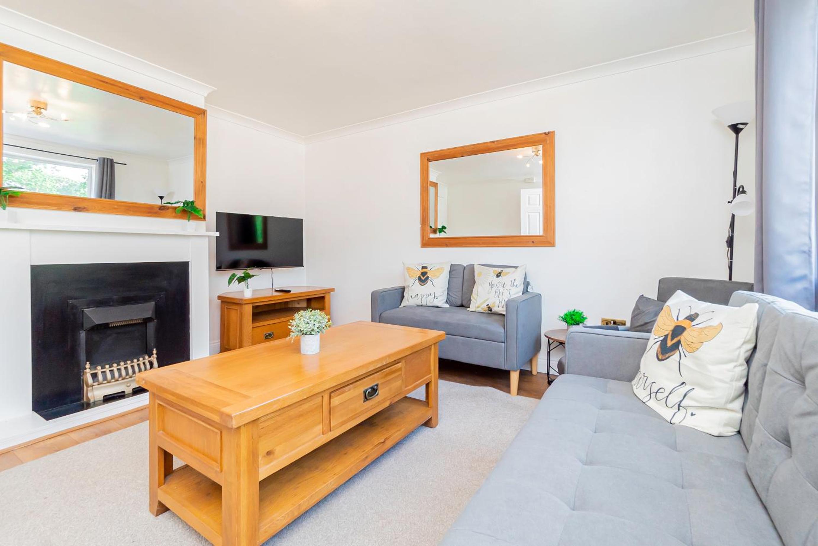 Fantastic House with Free Parking view 2