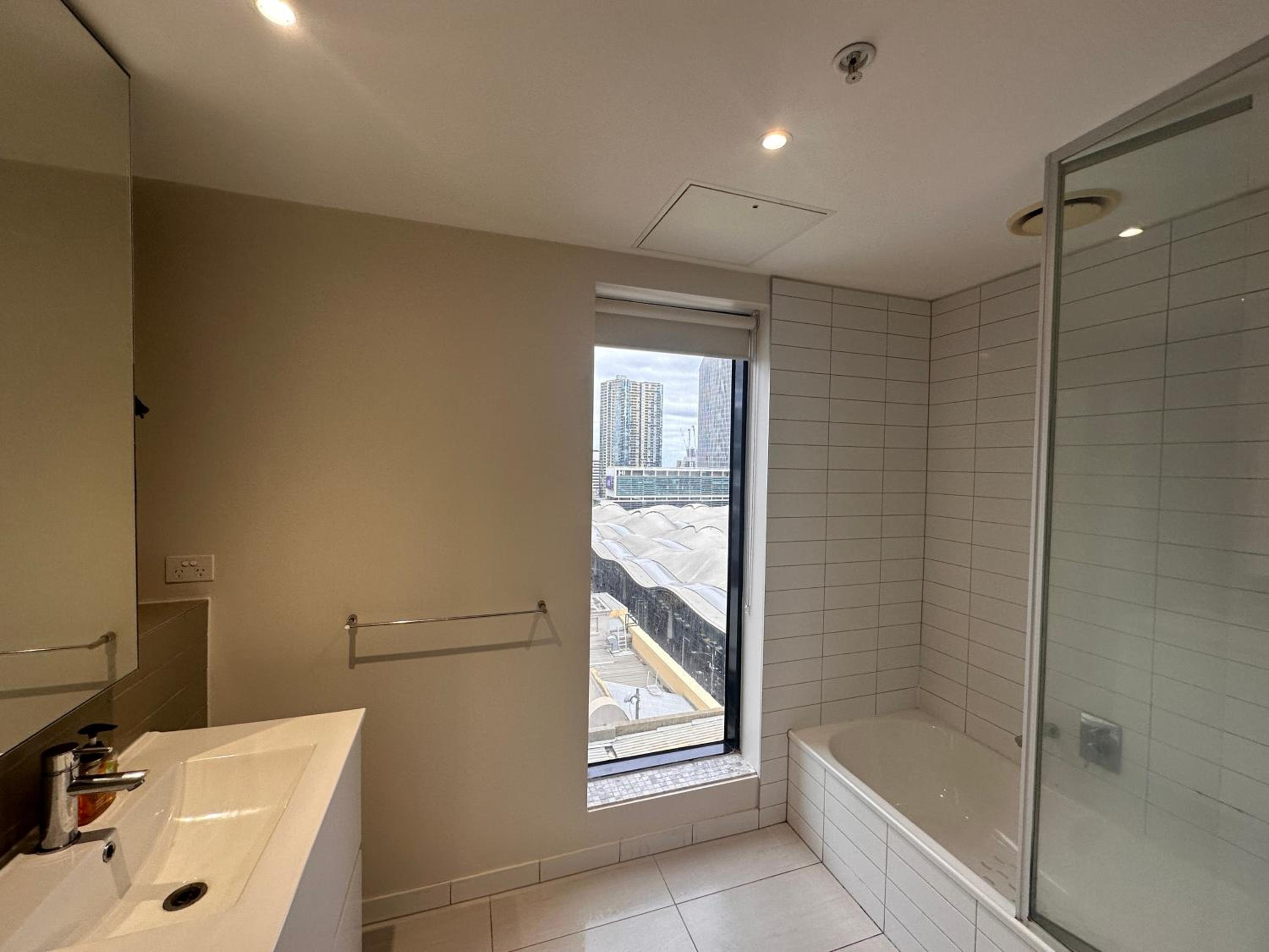 Large Melbourne City Apartment with Skyline Views, Big Balcony, Heated Pool, 1 Bedroom, 1 Sofa-bed Living Room, Kitchen & Bath, 60 sqm of suite like space