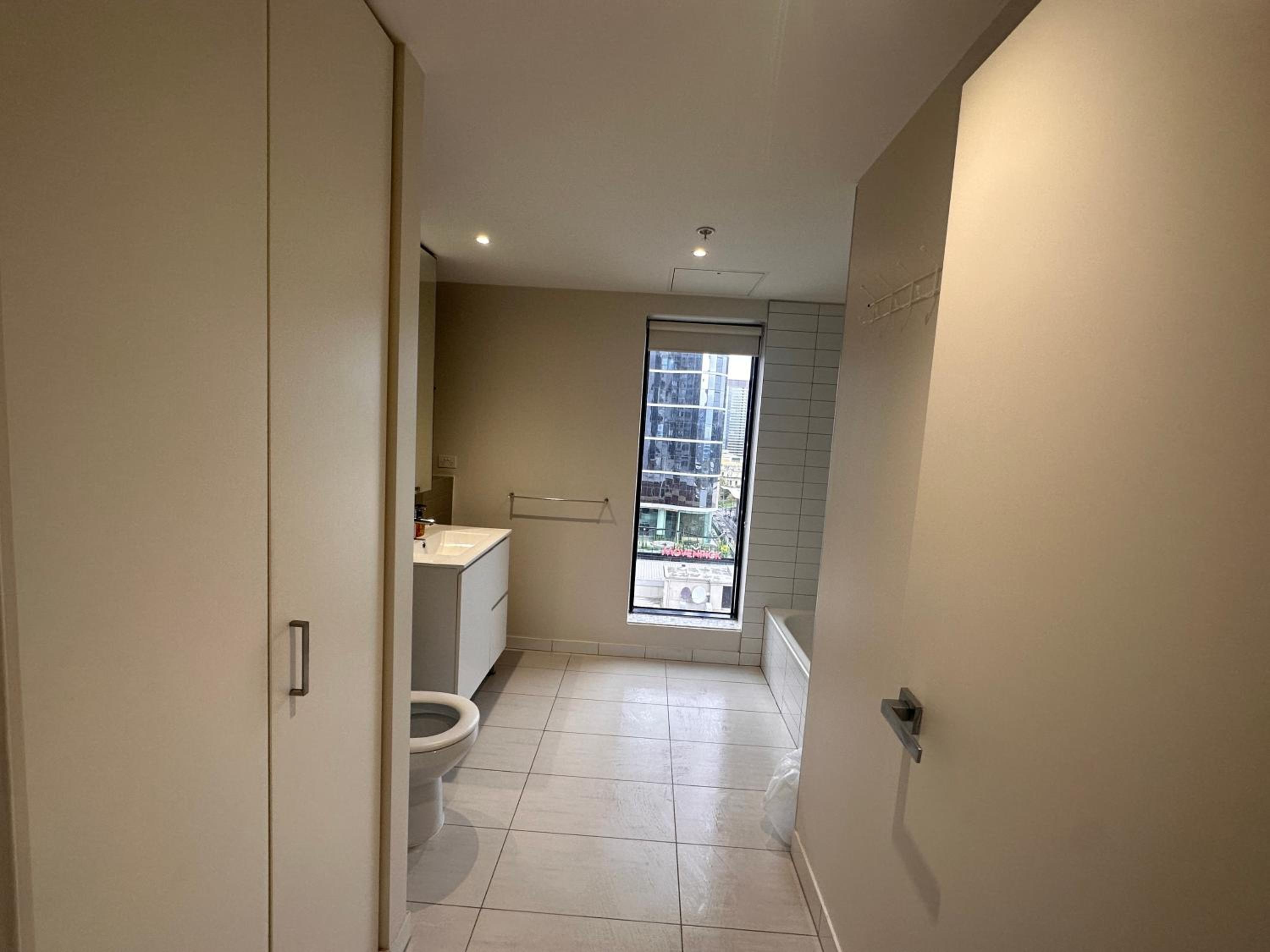 Large Melbourne City Apartment with Skyline Views, Big Balcony, Heated Pool, 1 Bedroom, 1 Sofa-bed Living Room, Kitchen & Bath, 60 sqm of suite like space