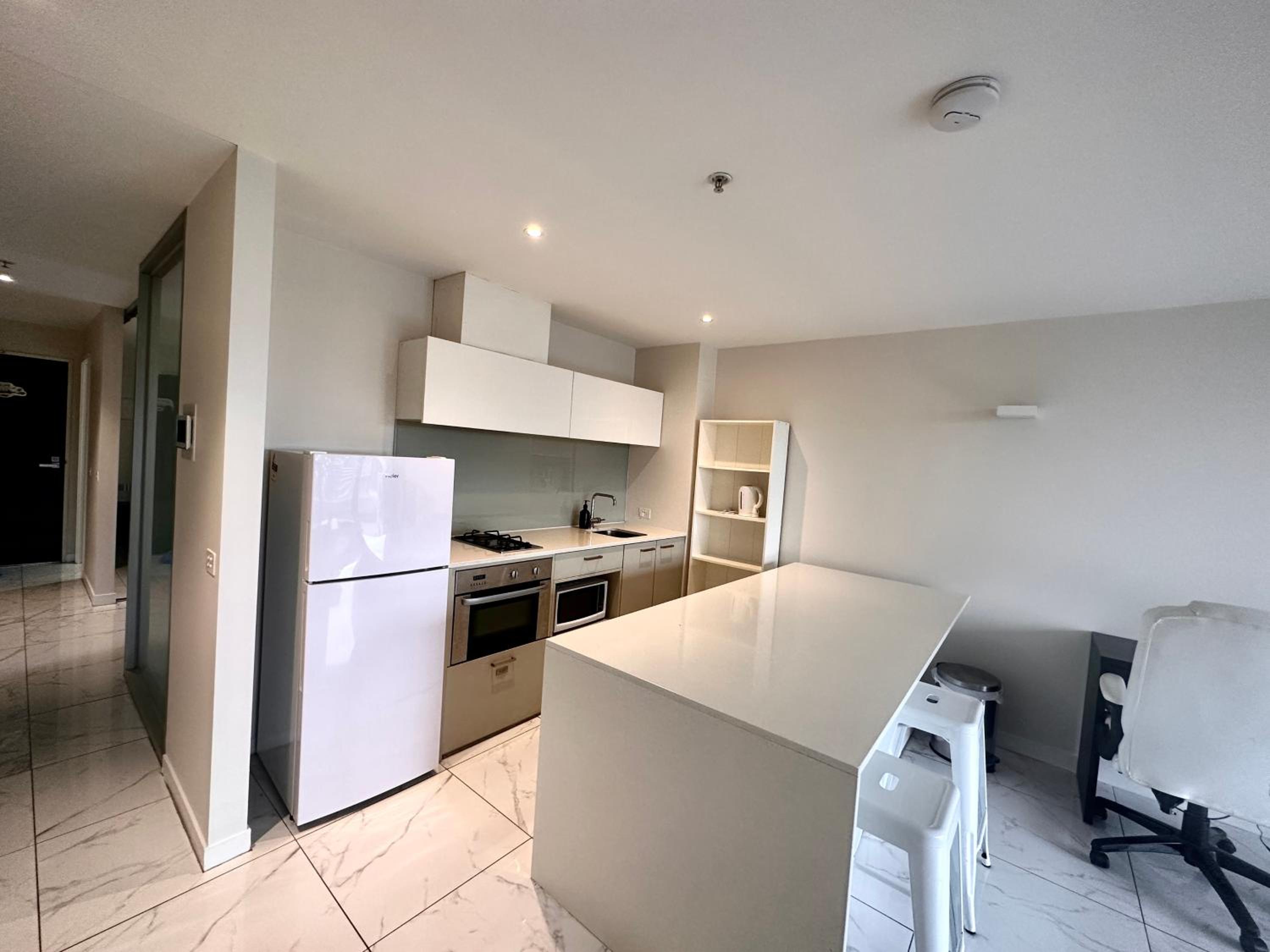 Large Melbourne City Apartment with Skyline Views, Big Balcony, Heated Pool, 1 Bedroom, 1 Sofa-bed Living Room, Kitchen & Bath, 60 sqm of suite like space