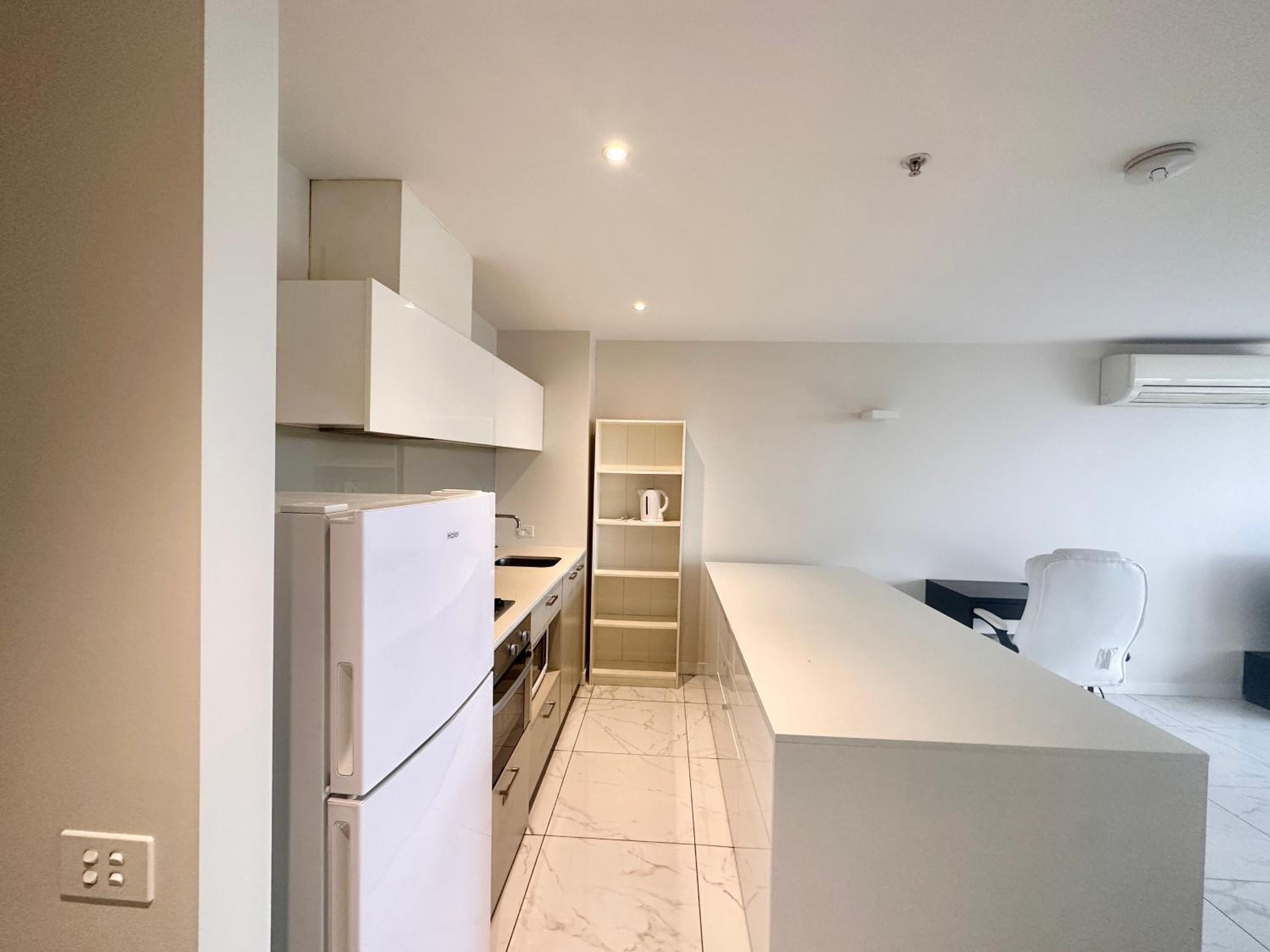 Large Melbourne City Apartment with Skyline Views, Big Balcony, Heated Pool, 1 Bedroom, 1 Sofa-bed Living Room, Kitchen & Bath, 60 sqm of suite like space