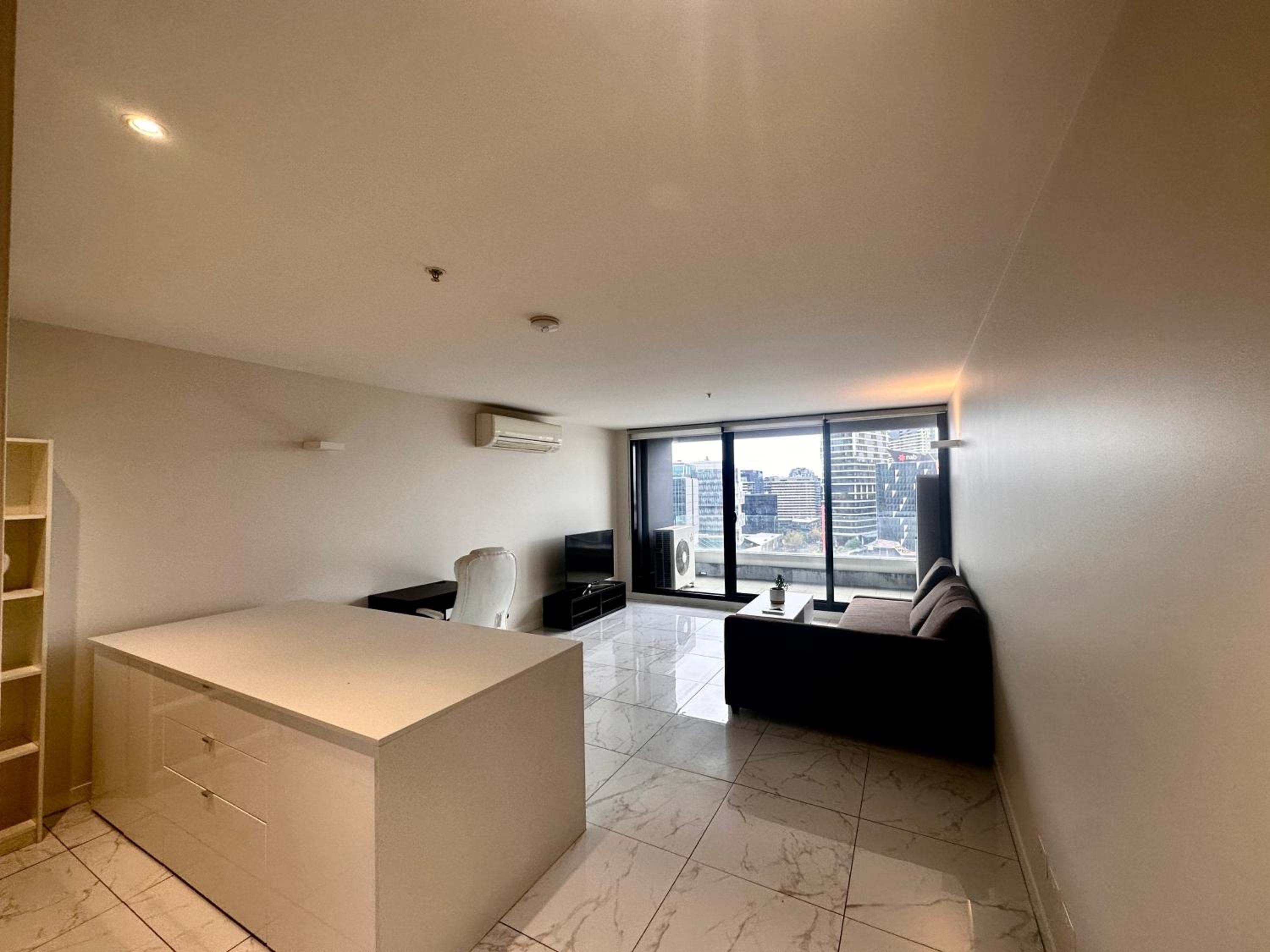 Large Melbourne City Apartment with Skyline Views, Big Balcony, Heated Pool, 1 Bedroom, 1 Sofa-bed Living Room, Kitchen & Bath, 60 sqm of suite like space