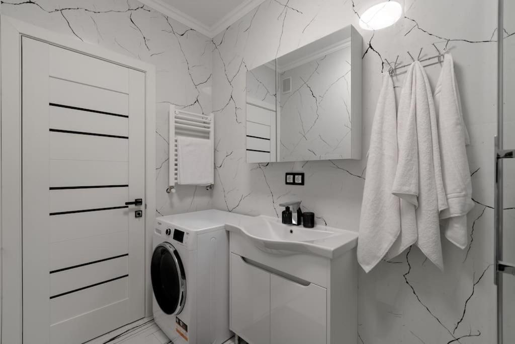 Flatkeepers - circ suite view 2