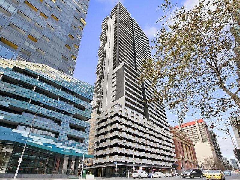 Large Melbourne City Apartment with Skyline Views, Big Balcony, Heated Pool, 1 Bedroom, 1 Sofa-bed Living Room, Kitchen & Bath, 60 sqm of suite like space