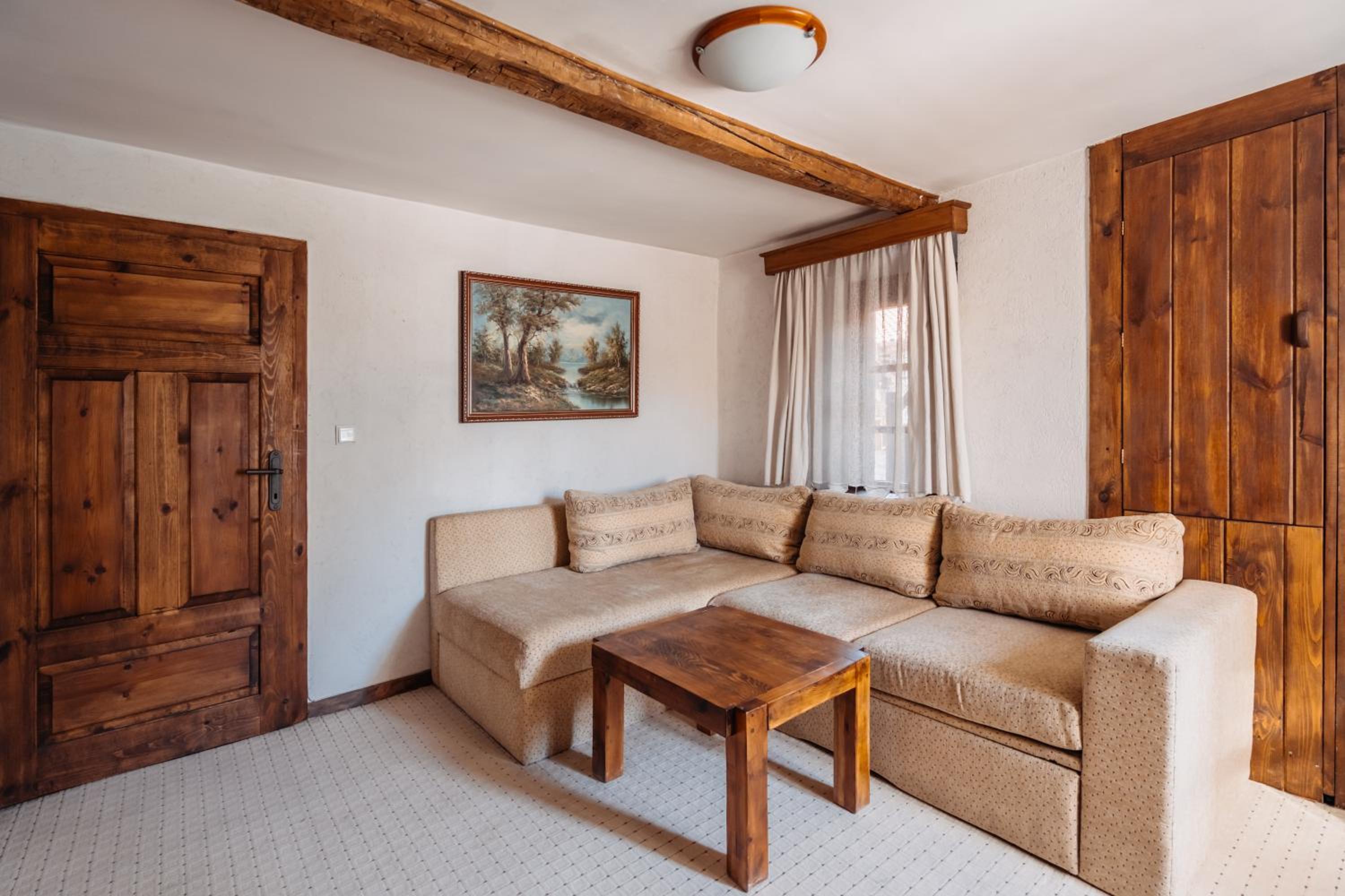 Chalet White Fang