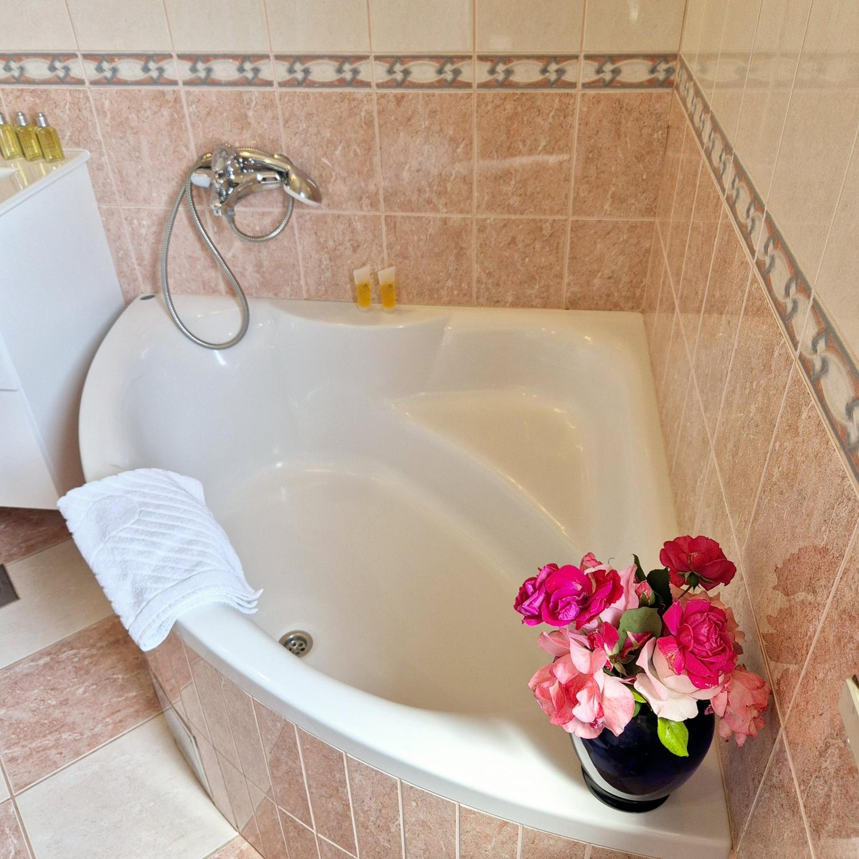 Villa Olivia - Beach & Pool Apartments near Split & Trogir