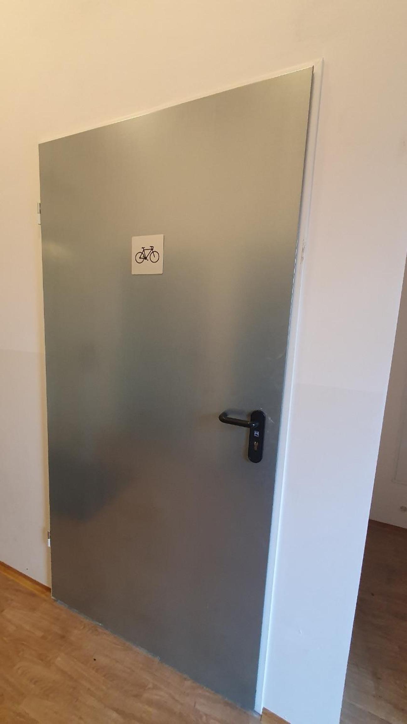 Kleine hübsches Apartment,Sauna im Haus, Hunde willkommen, nahe Park, Waldeisenbahn, Hermansbad, UNESCO Geopark, Nähe polnischer Markt, Top Lage für Ausflu