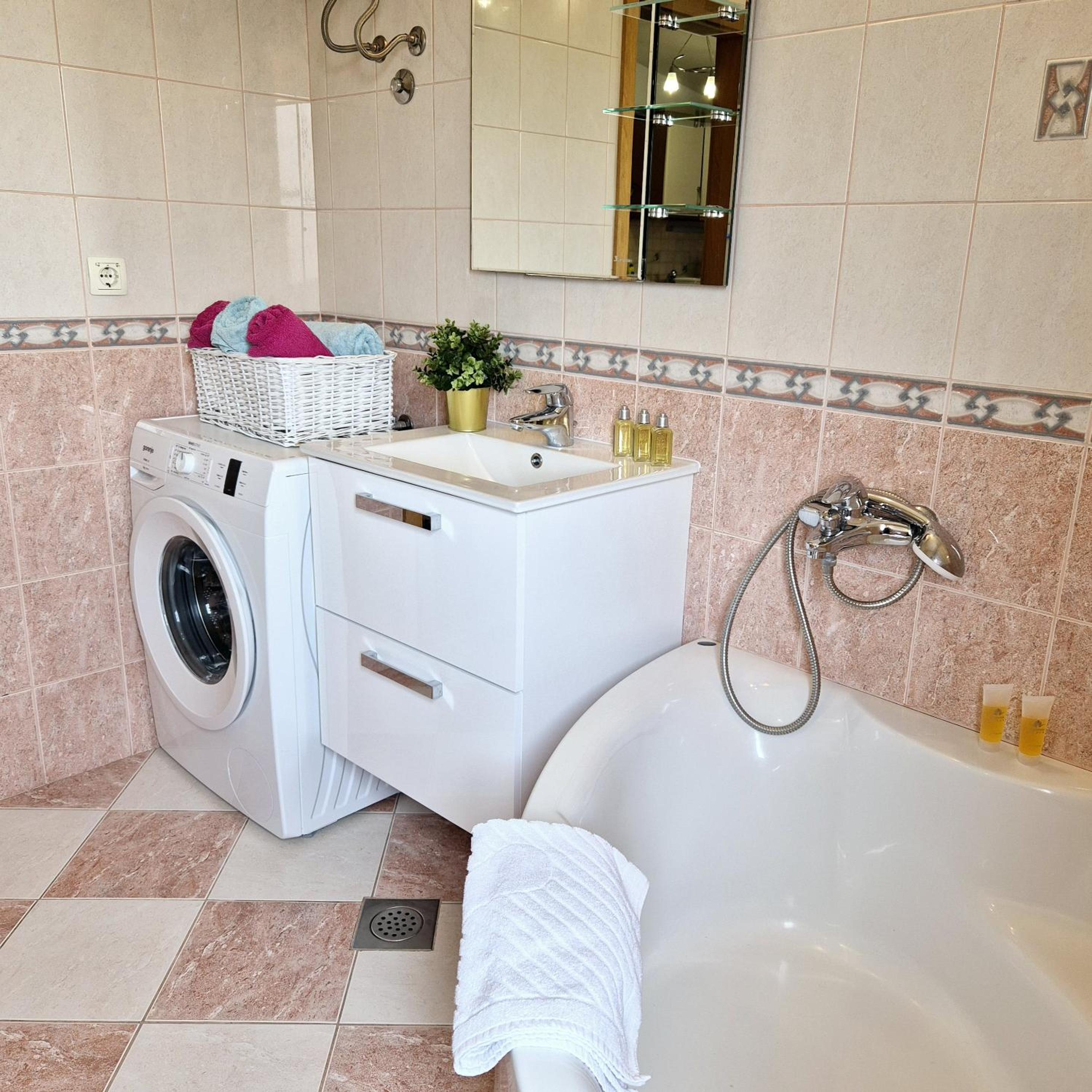 Villa Olivia - Beach & Pool Apartments near Split & Trogir