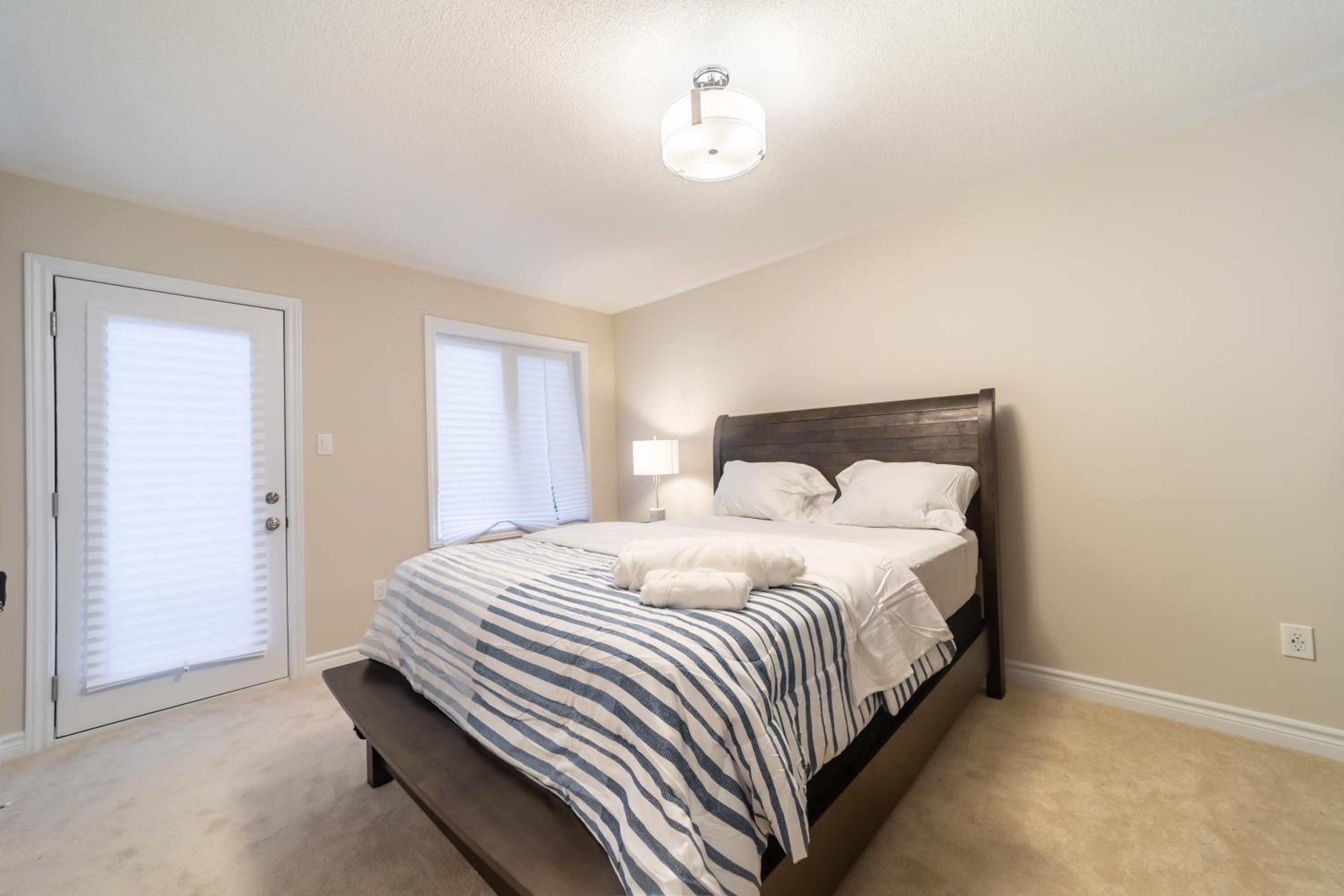 Beautiful New Townhouse in Quiet Neighbourhood