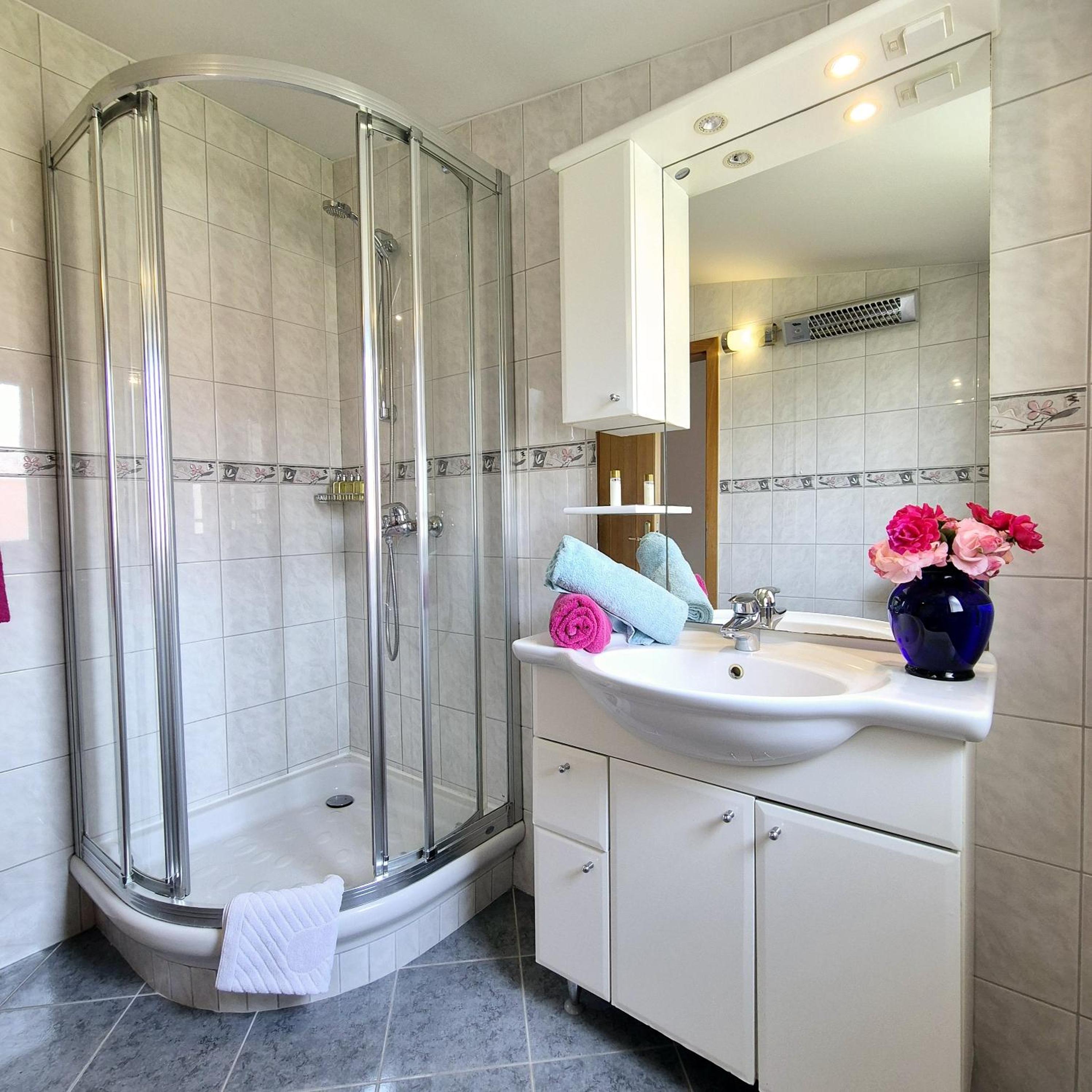 Villa Olivia - Beach & Pool Apartments near Split & Trogir
