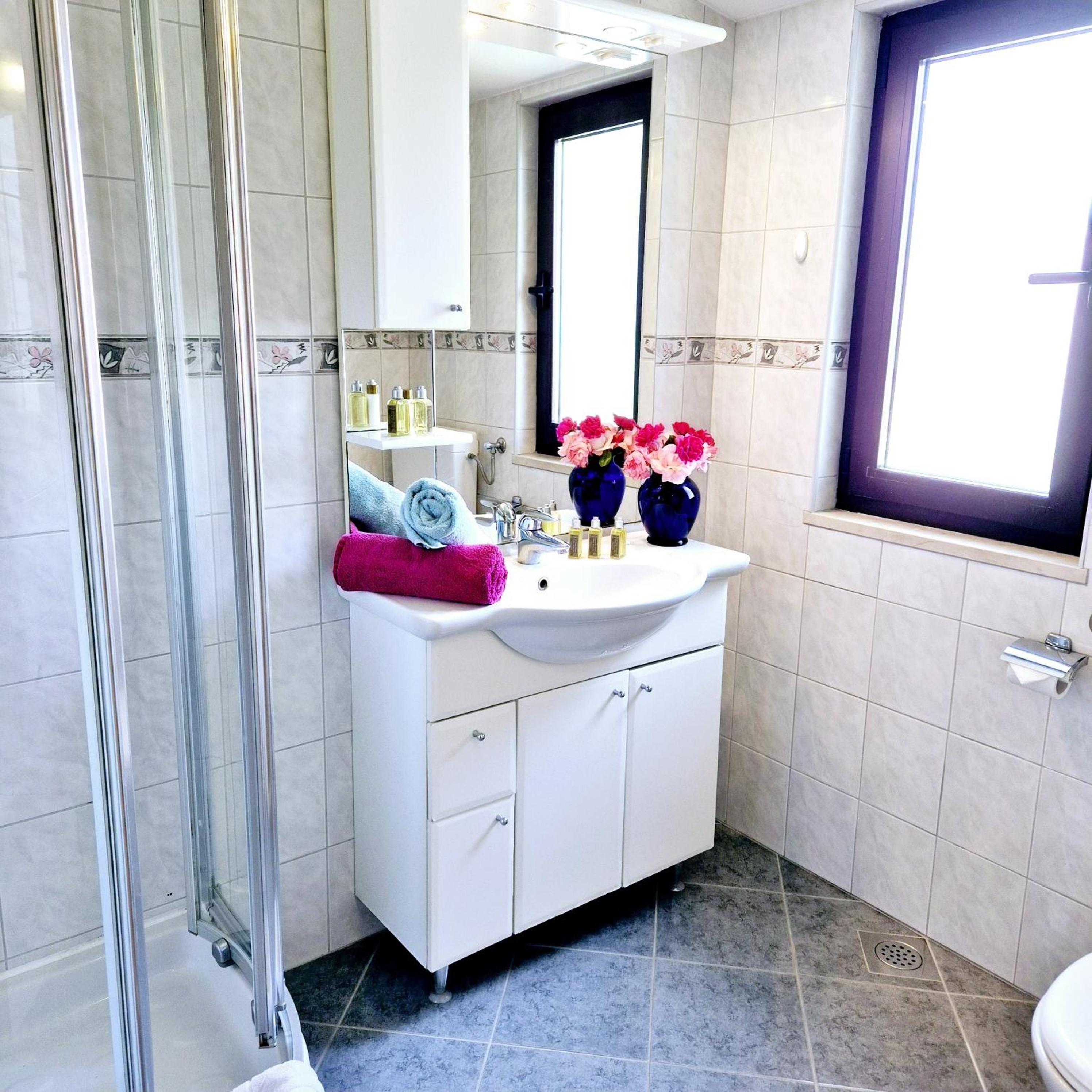 Villa Olivia - Beach & Pool Apartments near Split & Trogir