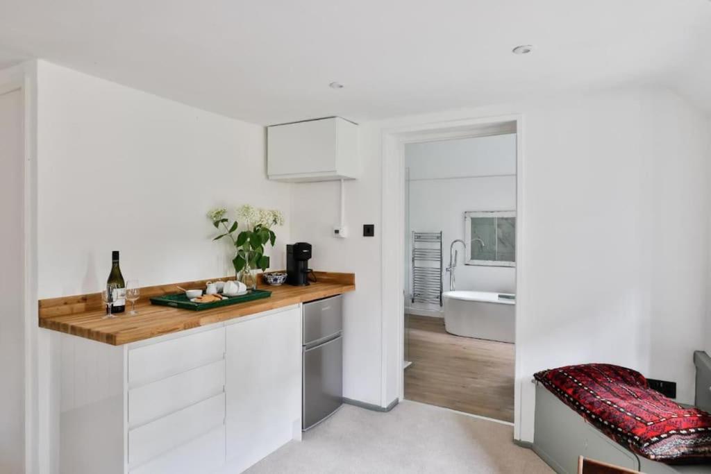 Cozy Beverston Castle Cottage 1 Bed 1 Bath Retreat - By Tempstay view 5