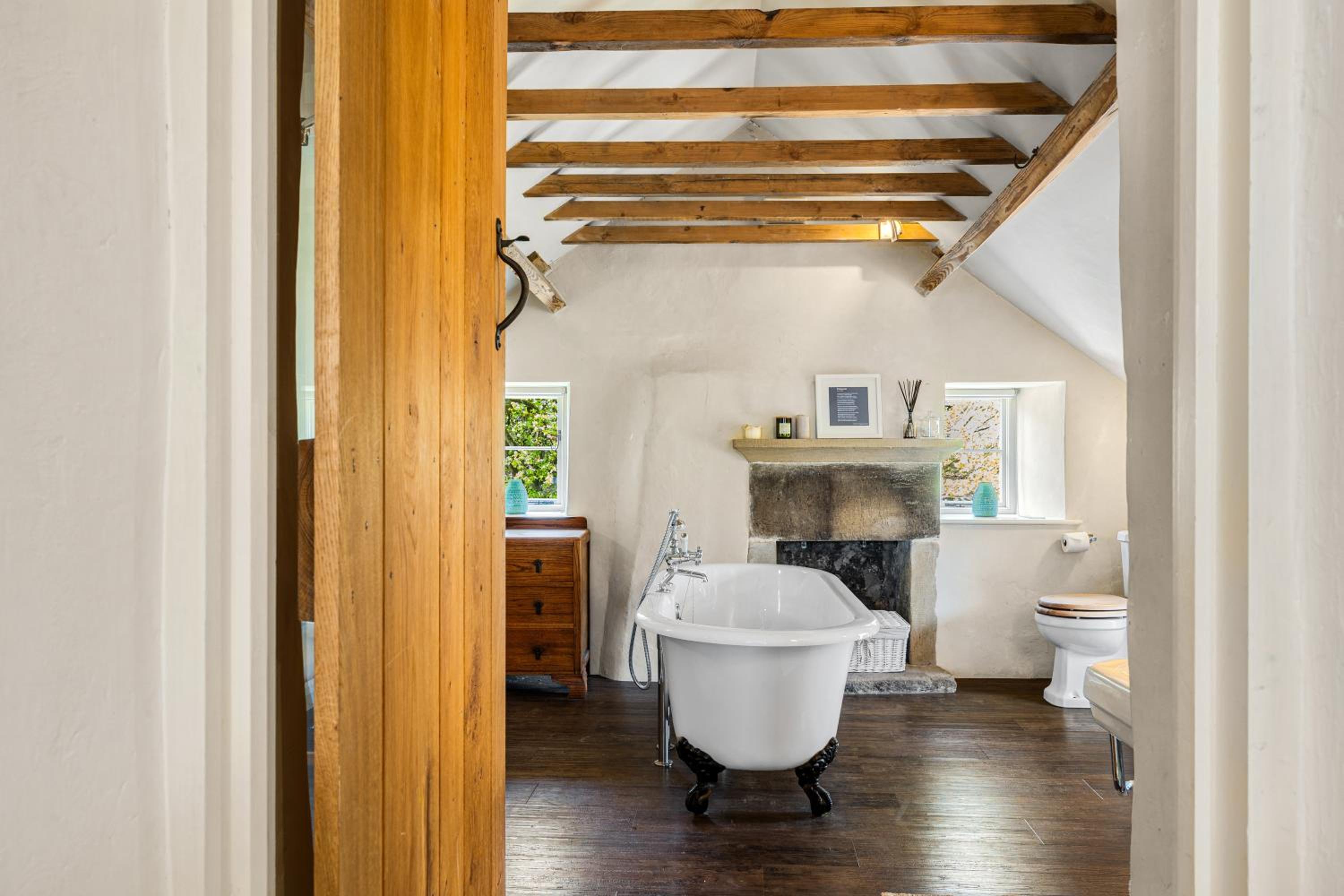 Grade II Listed Peak District Property