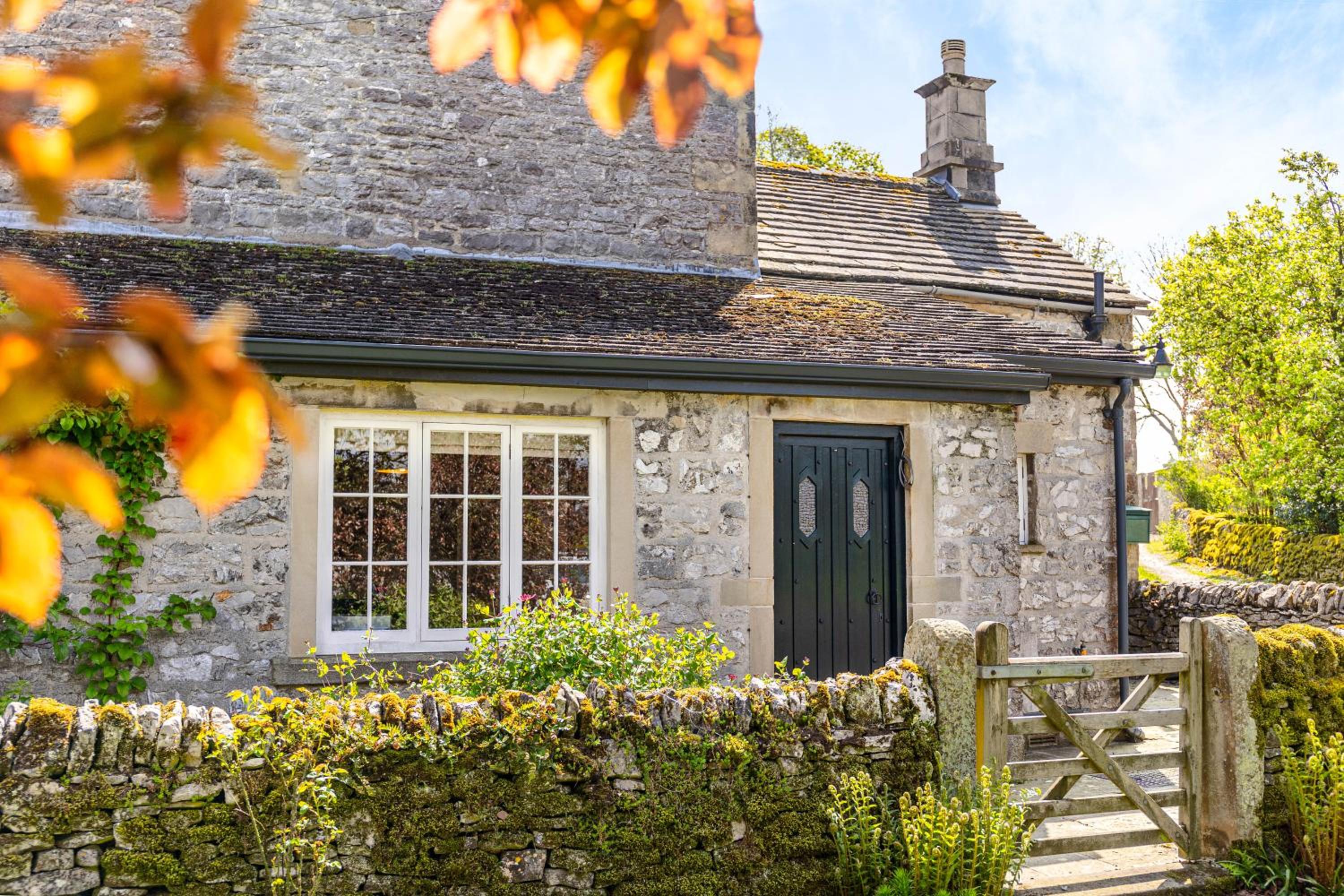 Grade II Listed Peak District Property