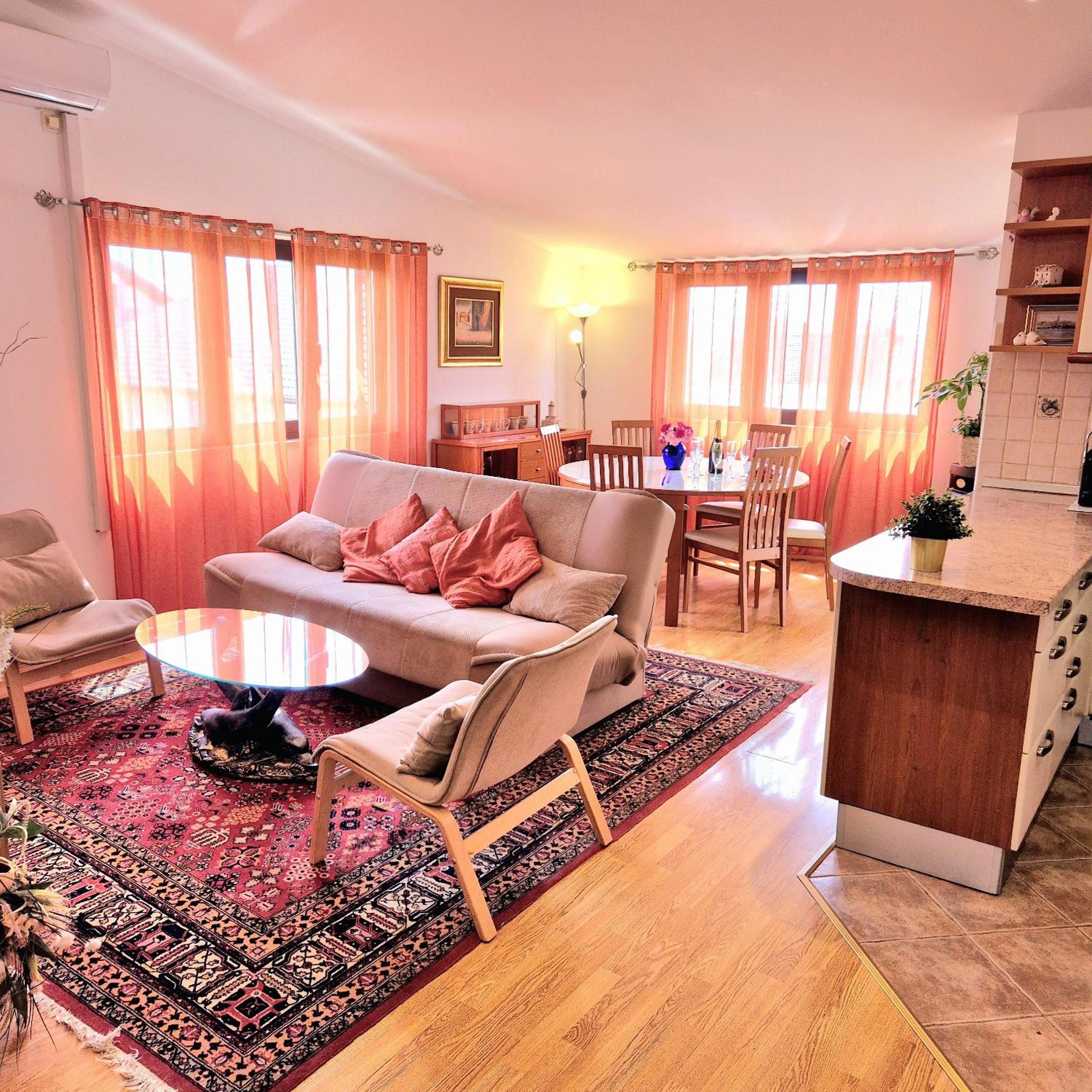 Villa Olivia - Beach & Pool Apartments near Split & Trogir