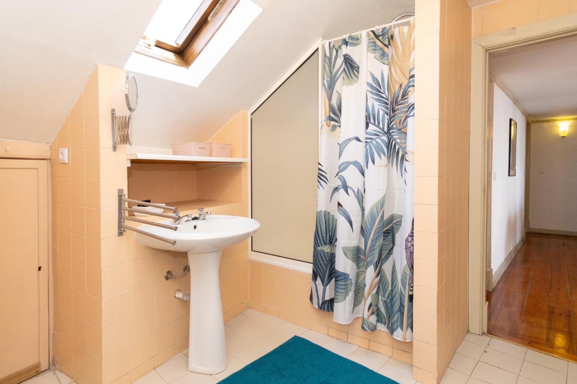 Apartment in Alfama, near Metro & Cafés - TTL126