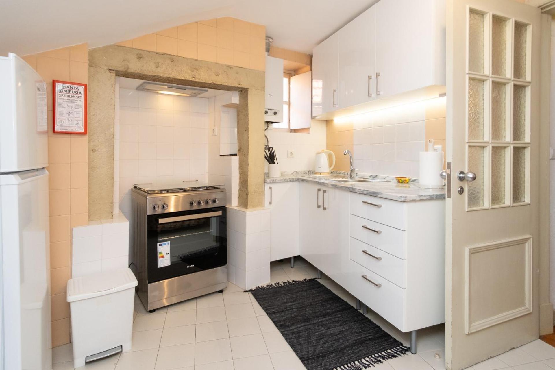Apartment in Alfama, near Metro & Cafés - TTL126