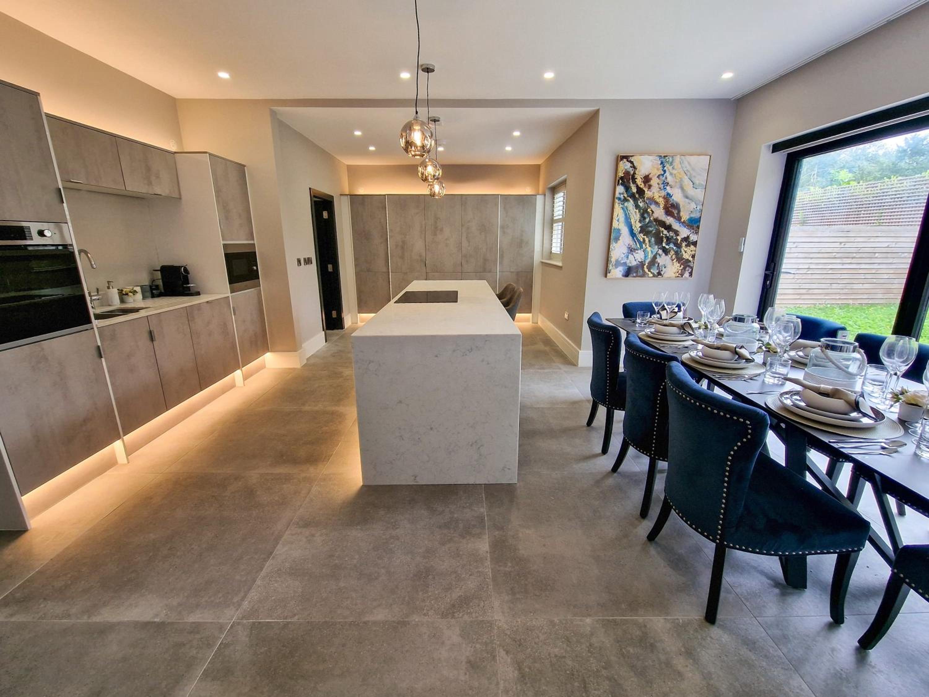 Luxury 5 Star Didsbury Home by City SuperHost view 4