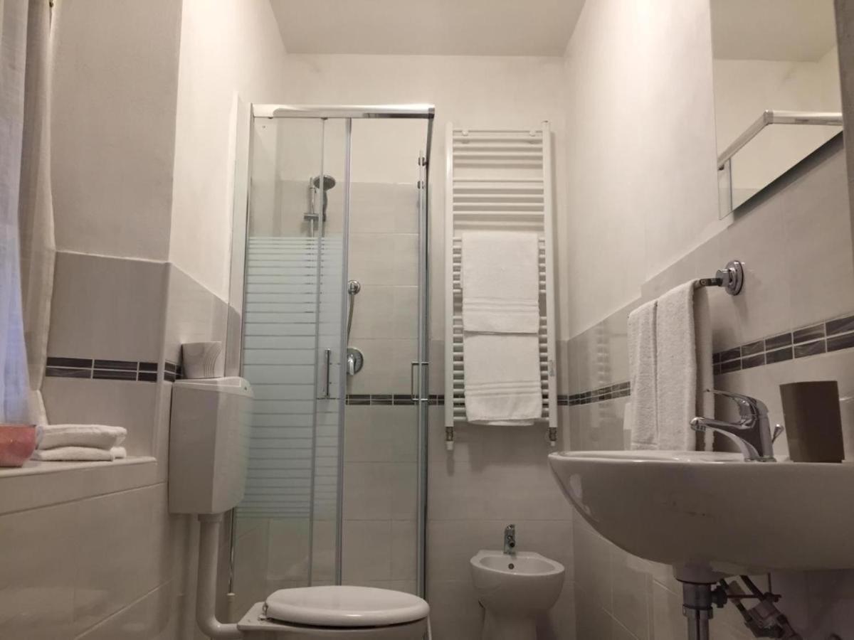 affitti ONLY SLEEP bagno privato view 4