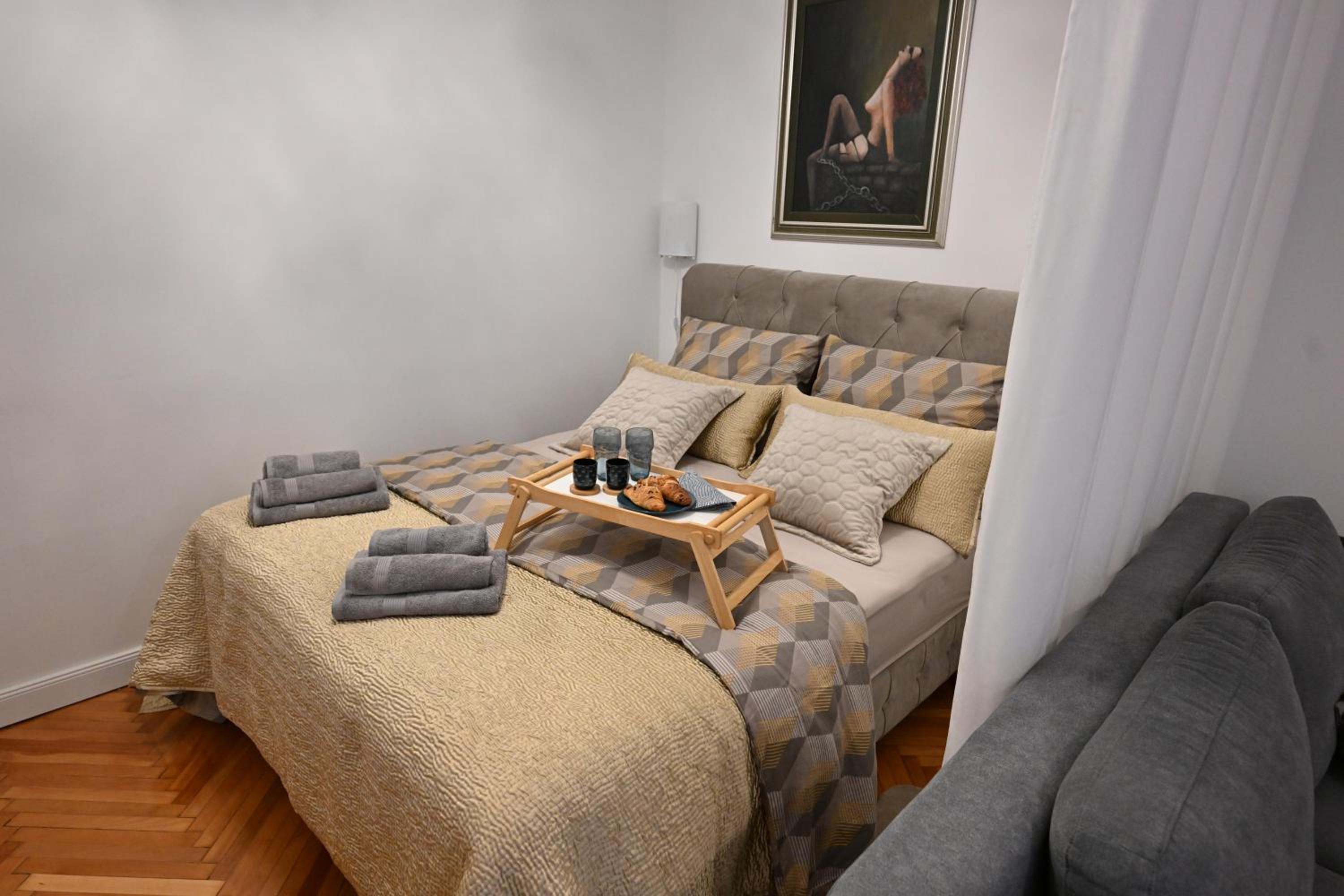 Simply Red Apartment
