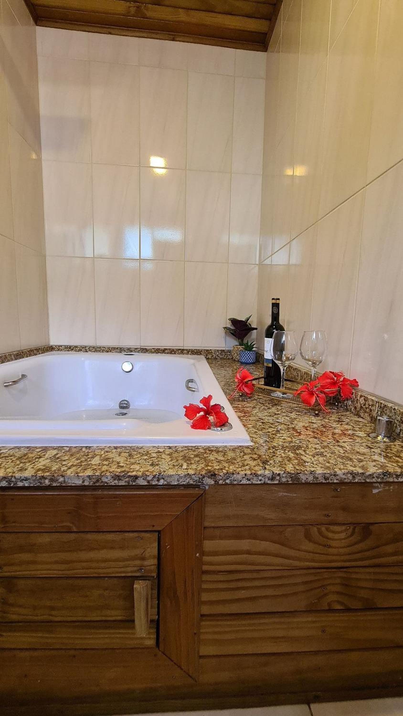Apê Cabana com banheira hidro casal, ar condicionado