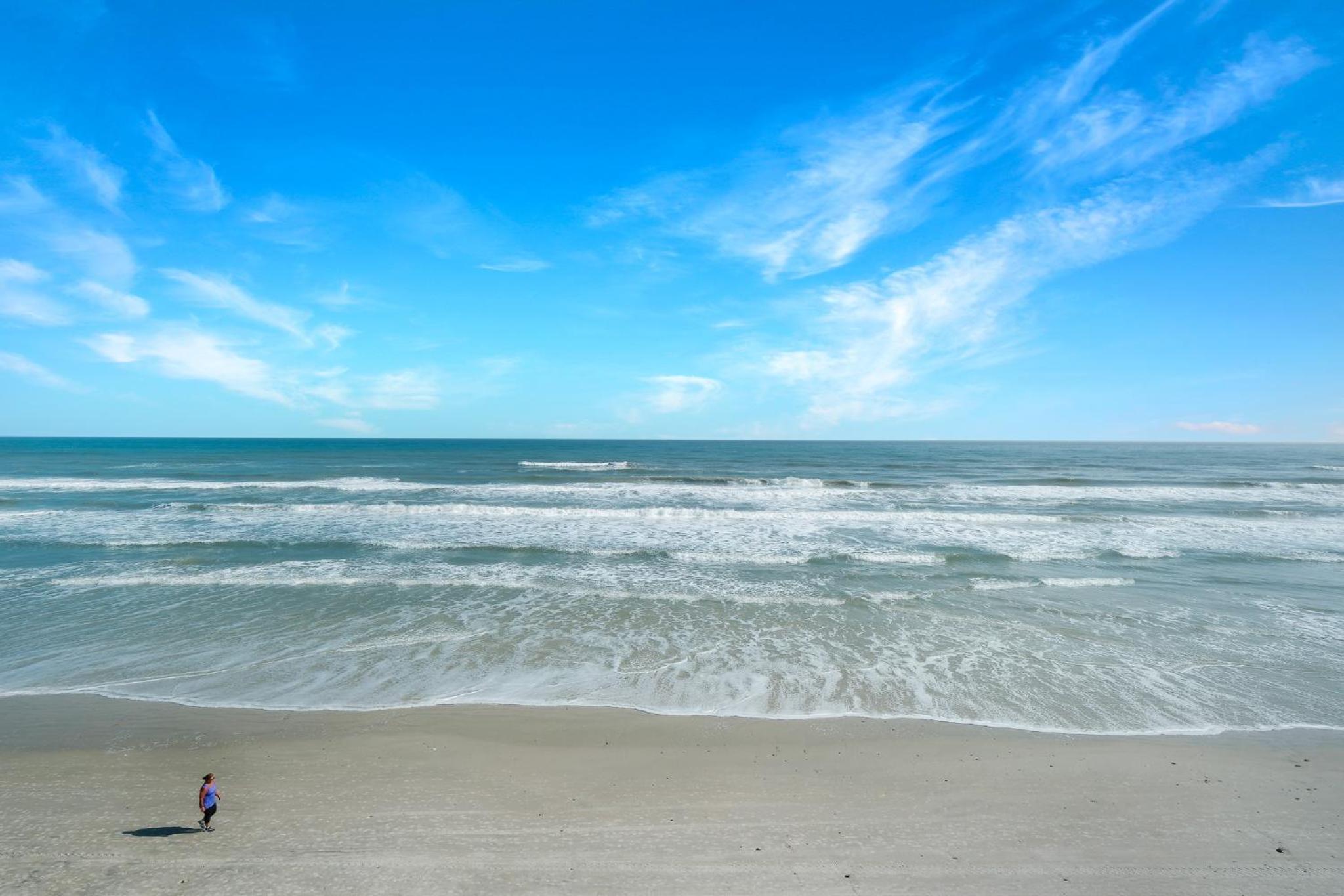 Marvel at the spectacular views from this bright corner condo!