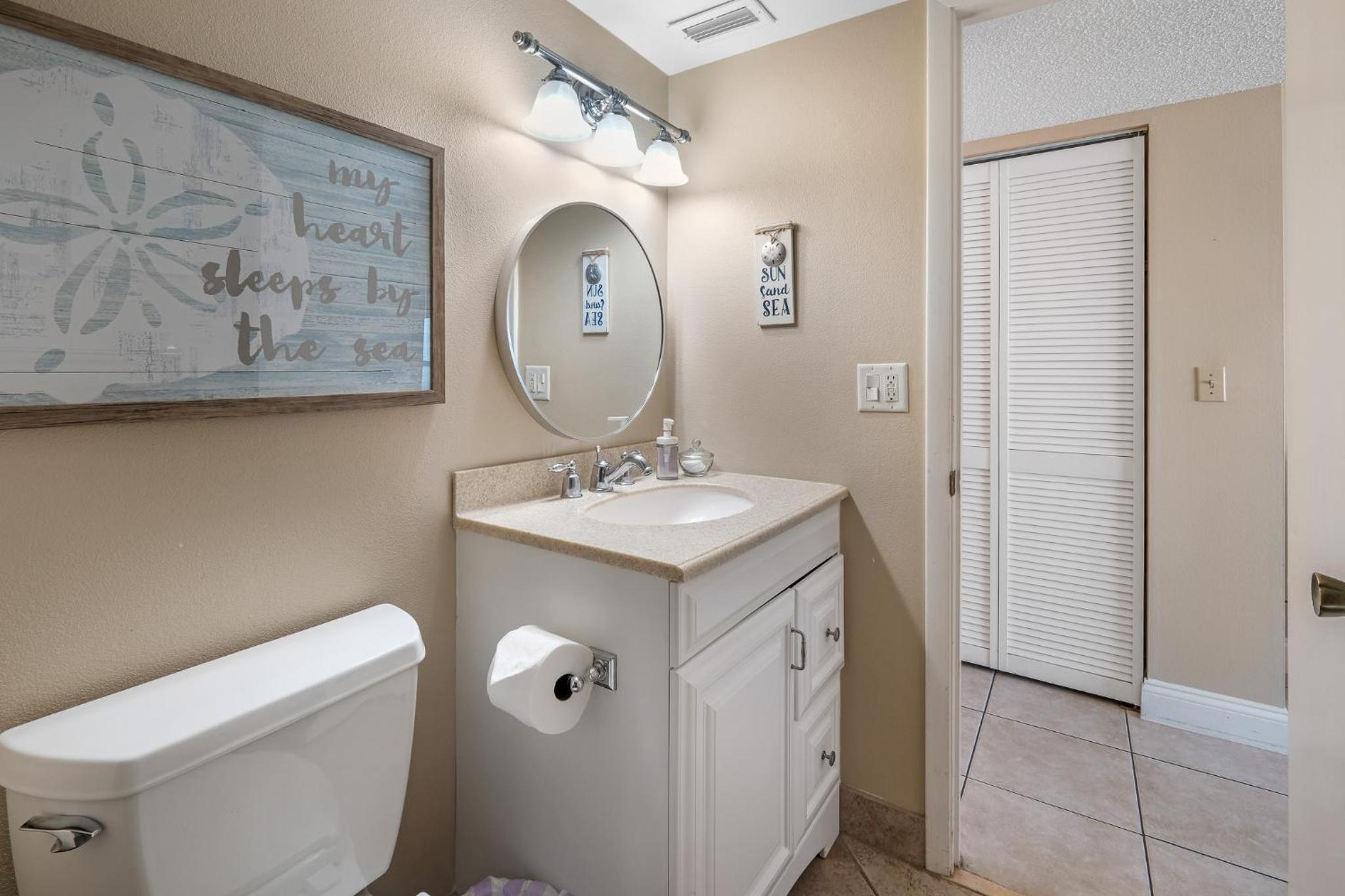 Marvel at the spectacular views from this bright corner condo!