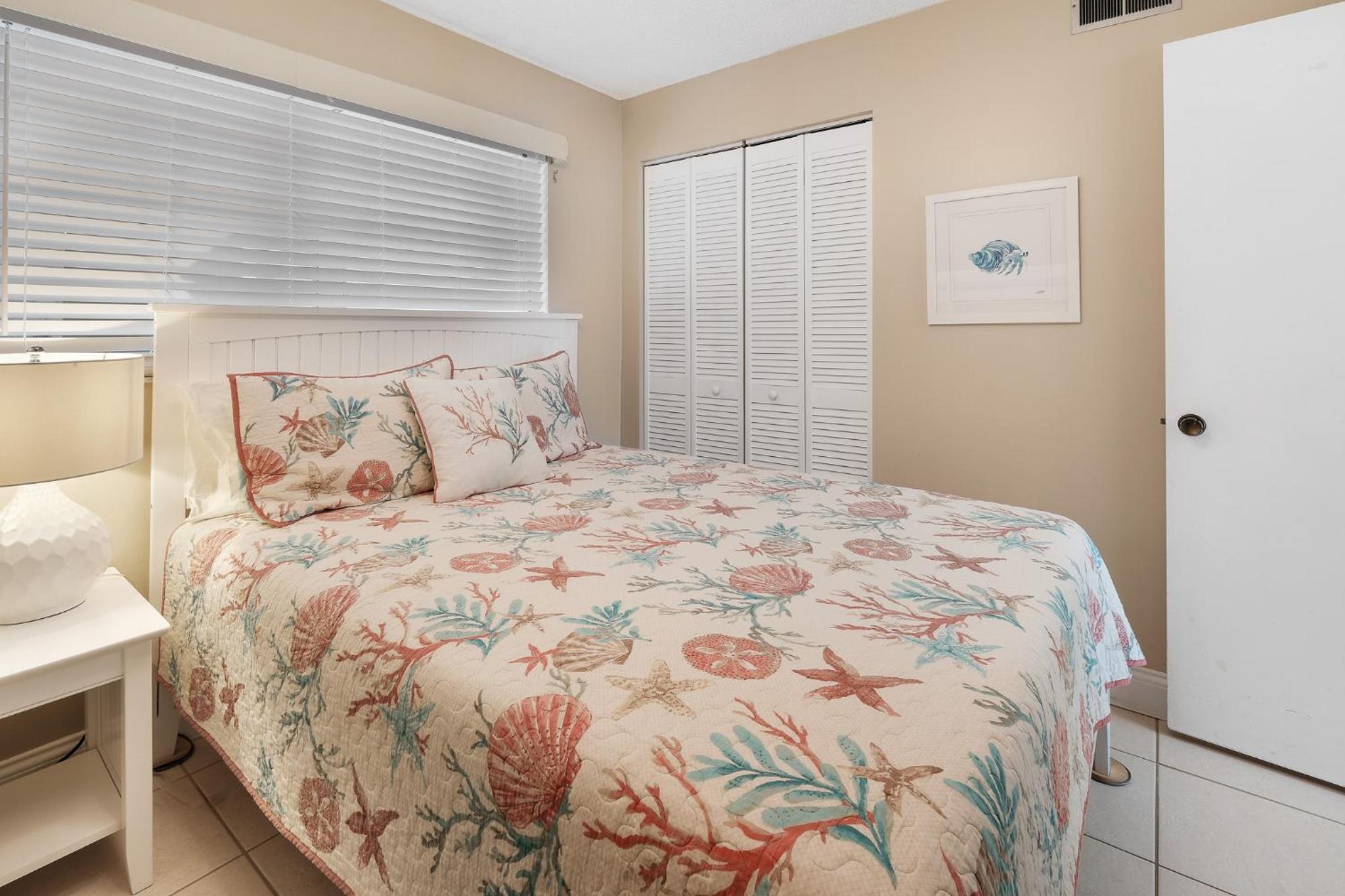 Marvel at the spectacular views from this bright corner condo!