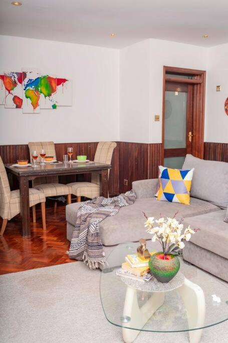 Elegant 1 BR near Westgate Mall view 3