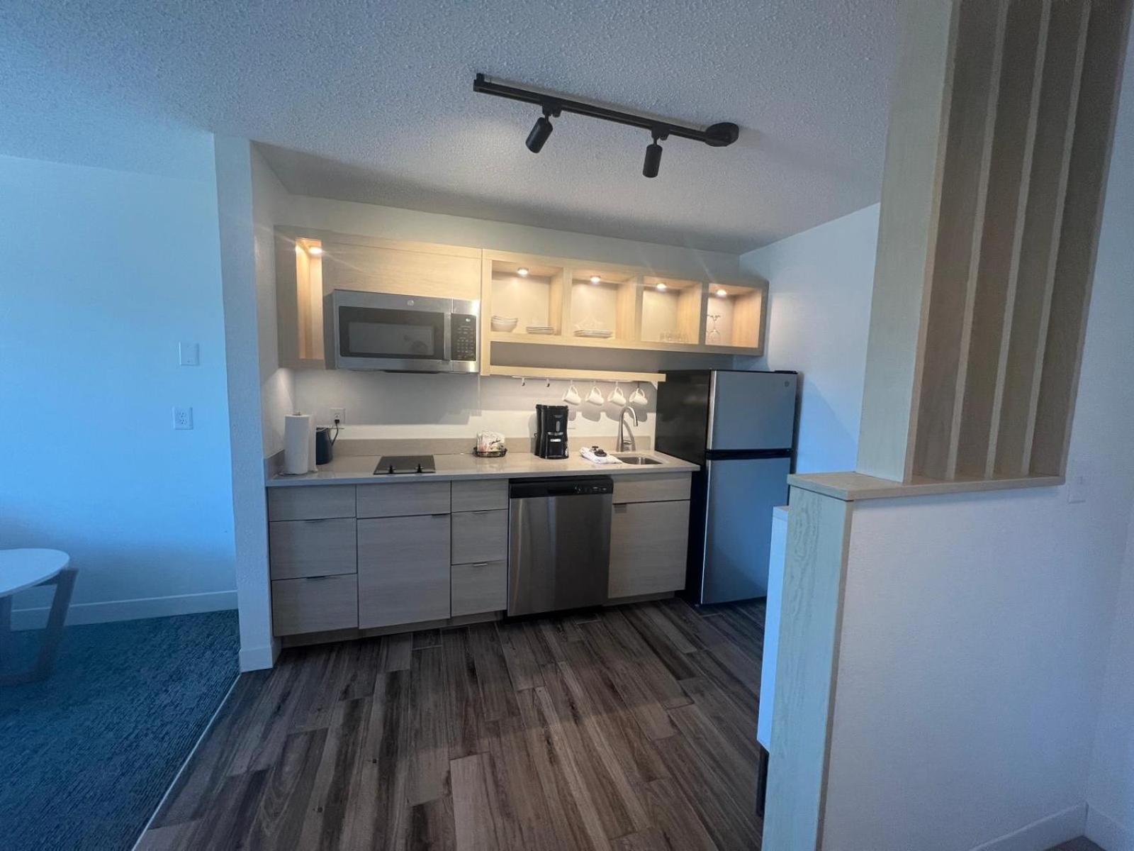 Detroit Vacations - TownePlace Suites Detroit Warren - Property Image 4